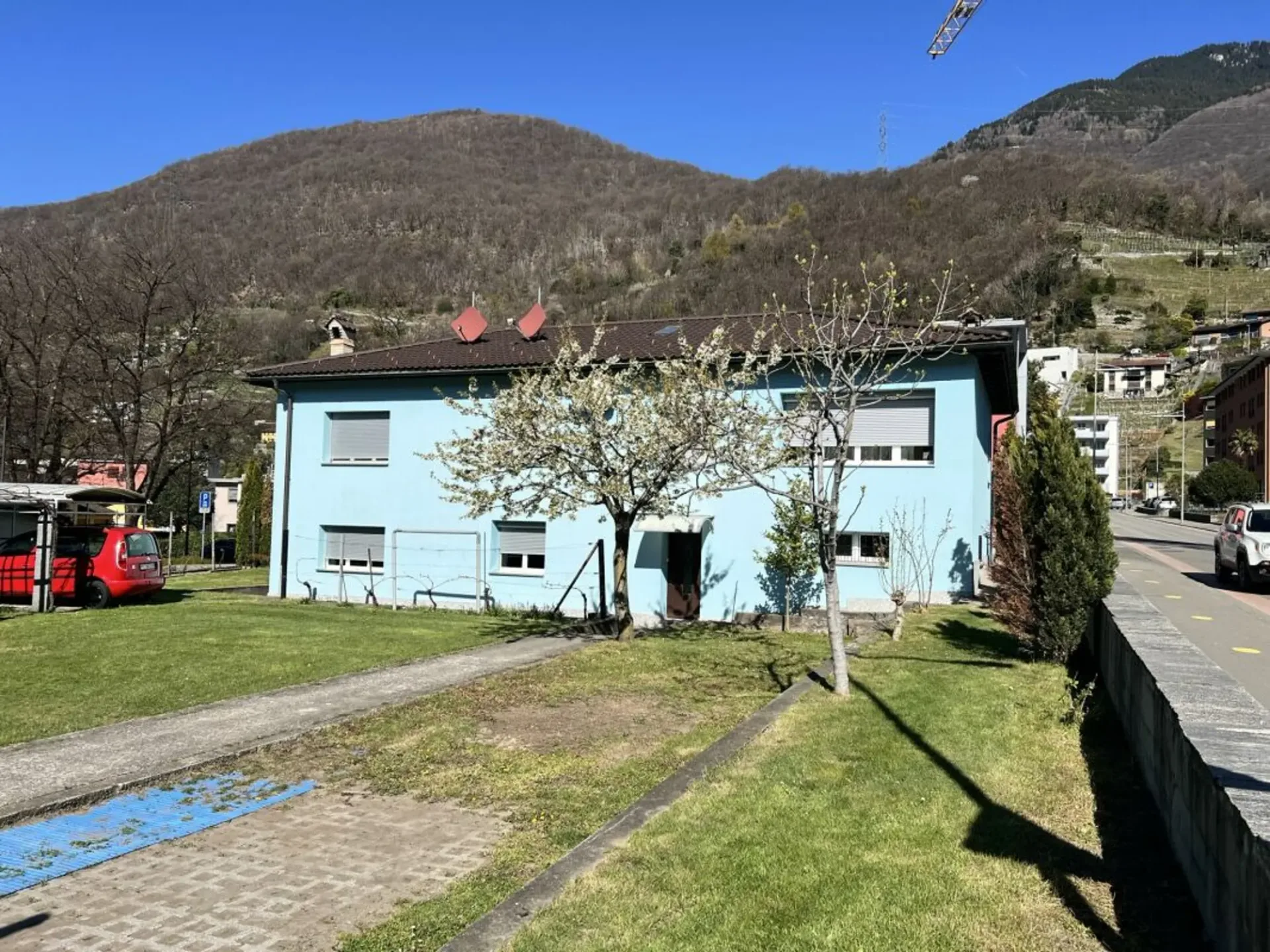 Haus mit 2,5+5,5 Zimmern und Grundstück