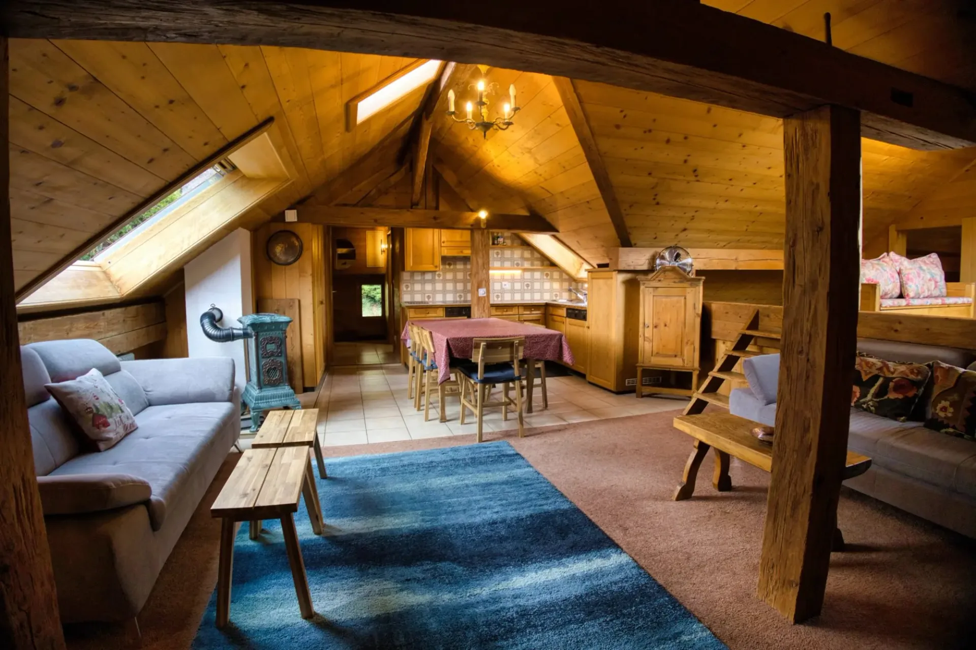 Ein gemütliches 3-Zimmer-Dachgeschoss in der Nähe von Château-d'Oex