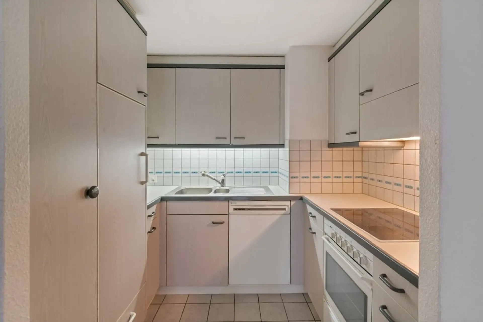 Schönes Apartment in der Nähe von Geschäften und öffentlichen Verkehrsmitteln