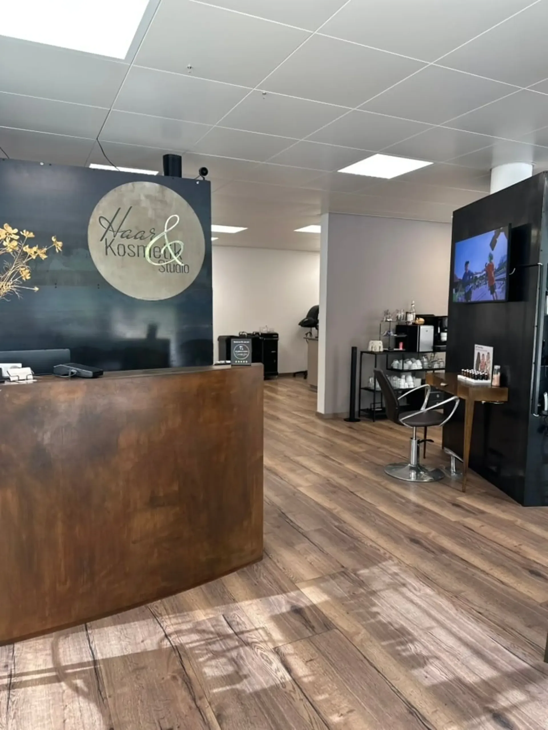 Fully equipped treatment room with all-round service, Bern Bümpliz
