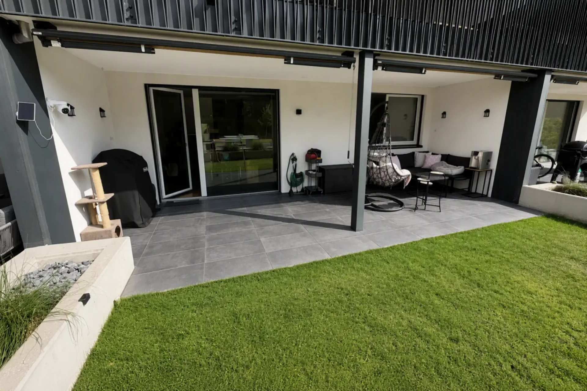Appartement jardin moderne de 2,5 pièces au rez-de-chaussée à louer