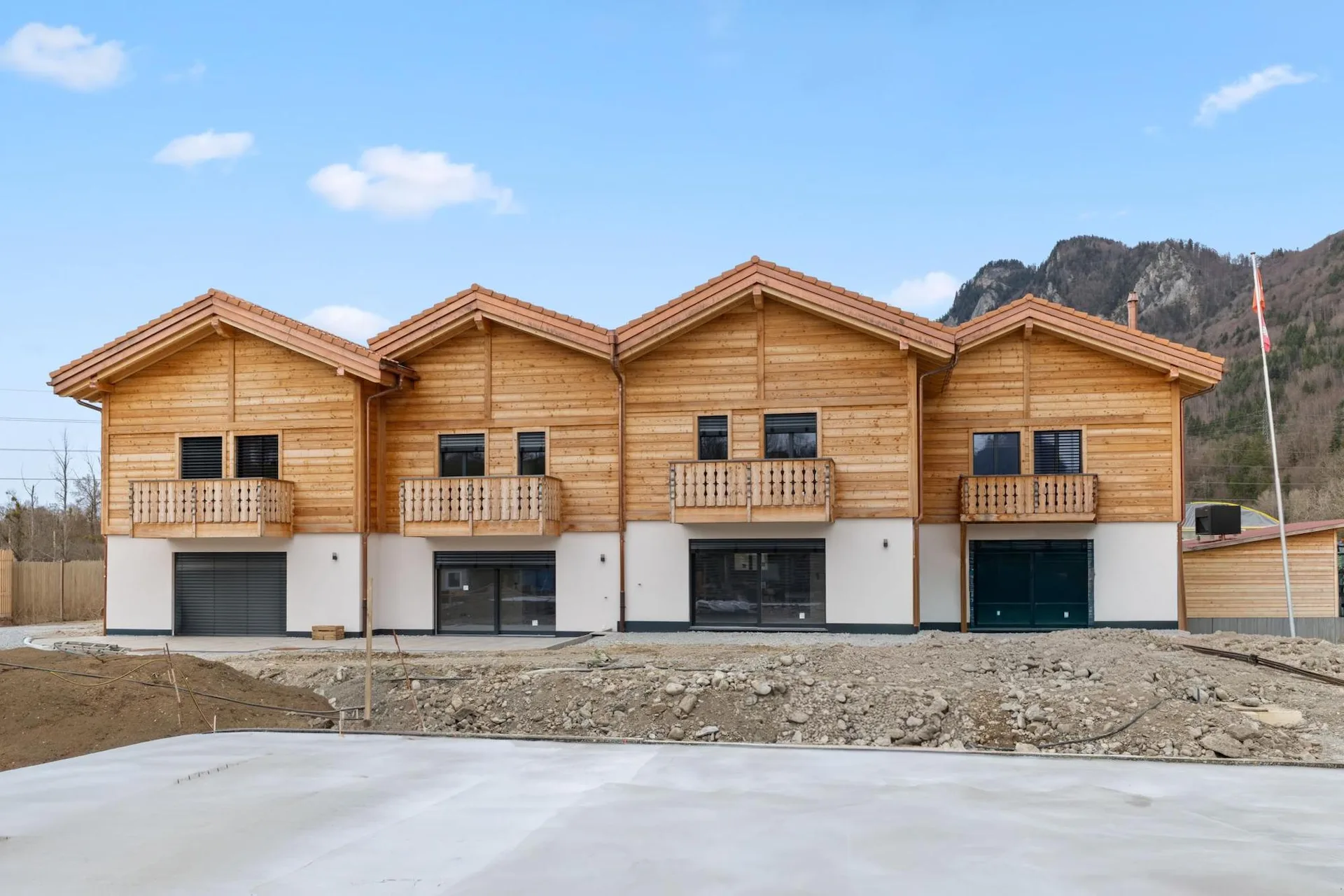 Moderne, helle Villa mit privaten Außenbereichen