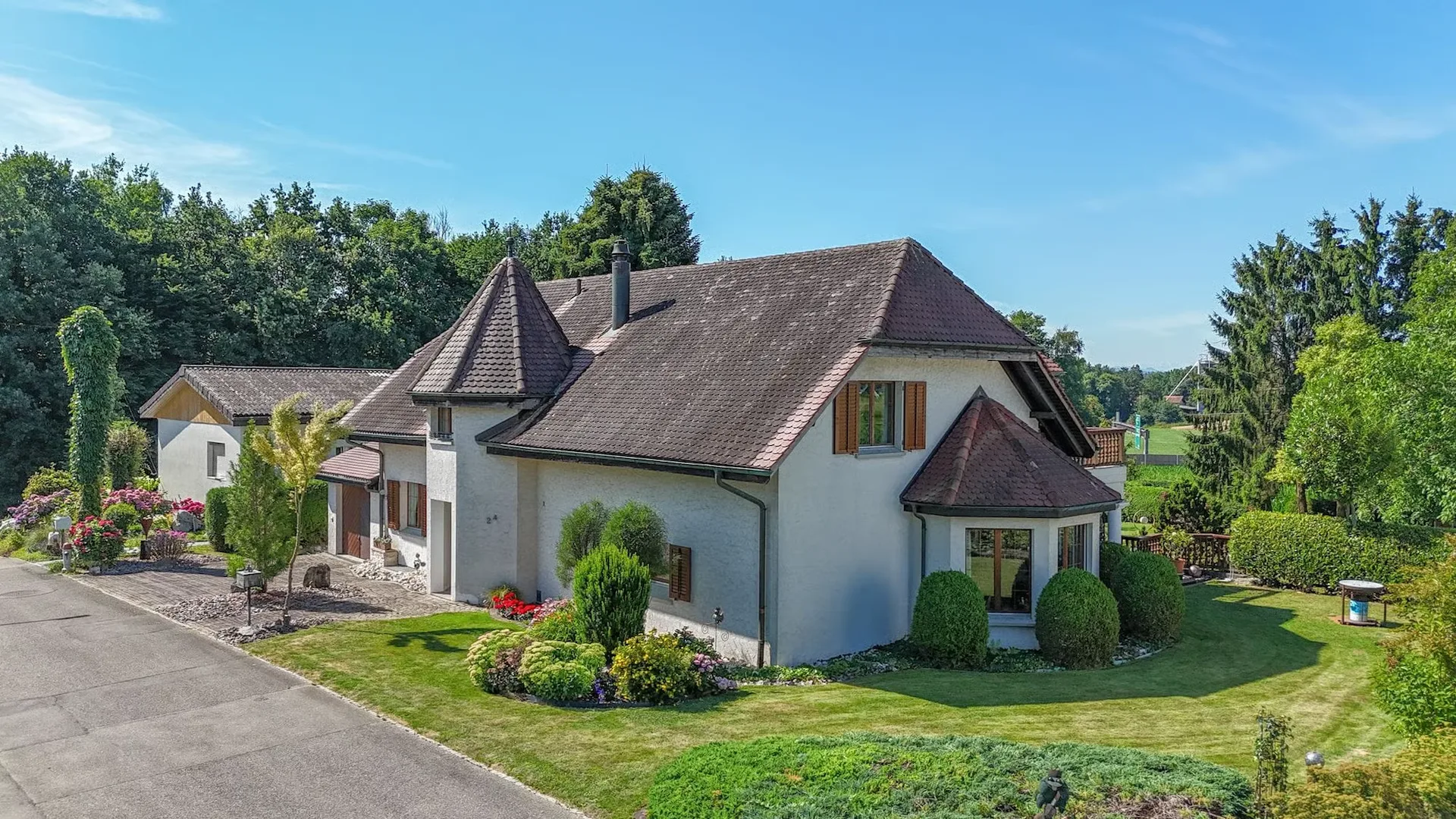 Vivre de manière durable et utiliser de manière polyvalente - grande maison unifamiliale avec un terrain de 2 000 m²