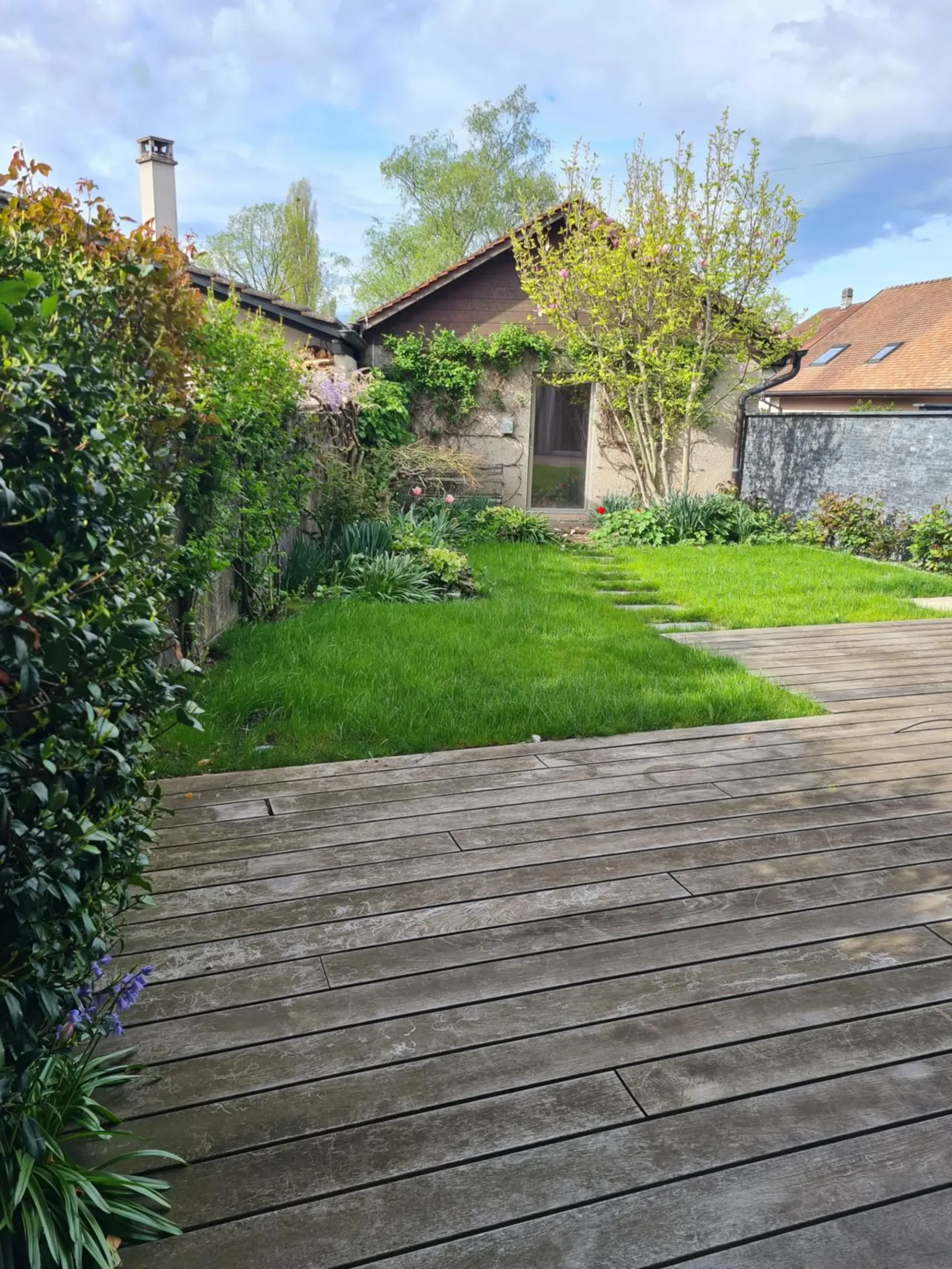Charmanter Duplex mit 3.5 Zimmern und Garten