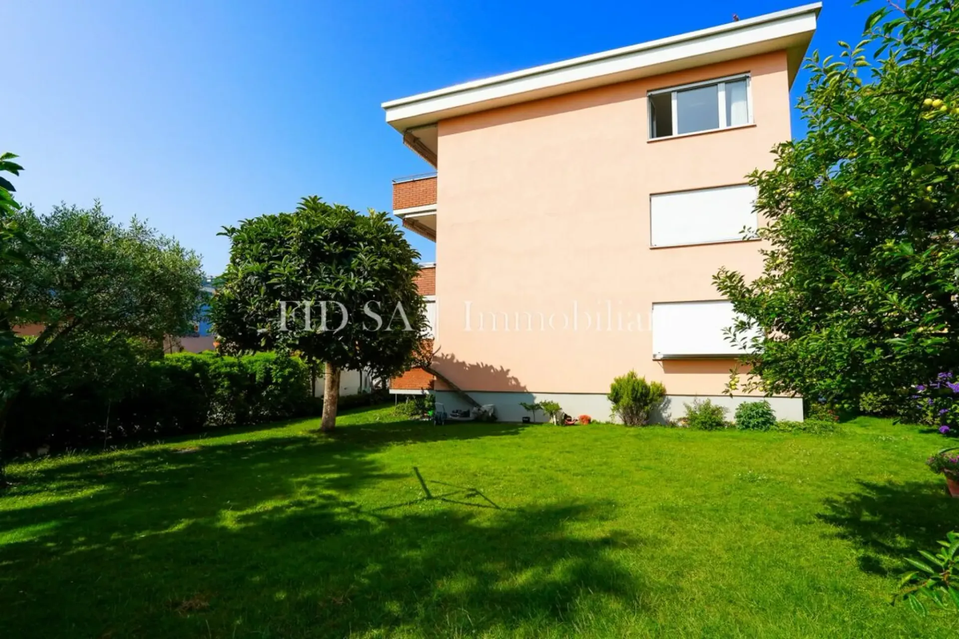 LOSONE - Grosszügige 3.5-Zimmer-Wohnung in ruhigem Wohnquartier
