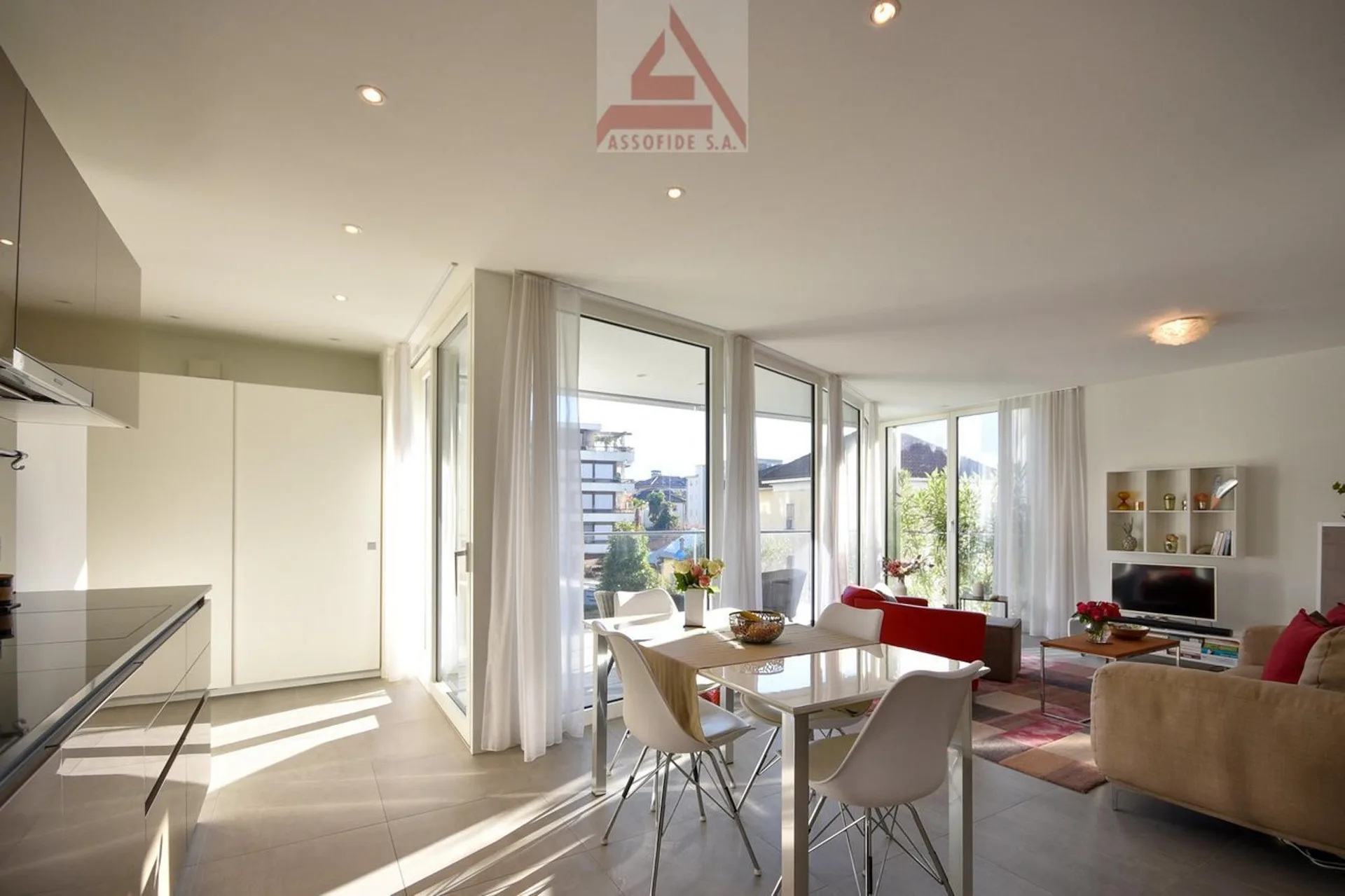 MURALTO: SEEBLICK, LICHT UND RUHE IN EINEM 2.5-ZIMMER-WOHNUNG