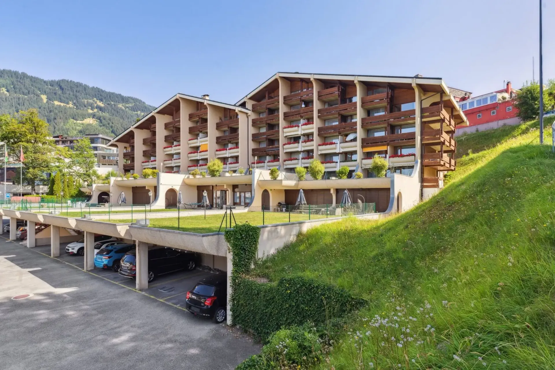 Splendide double appartement rénové avec piscine intérieure