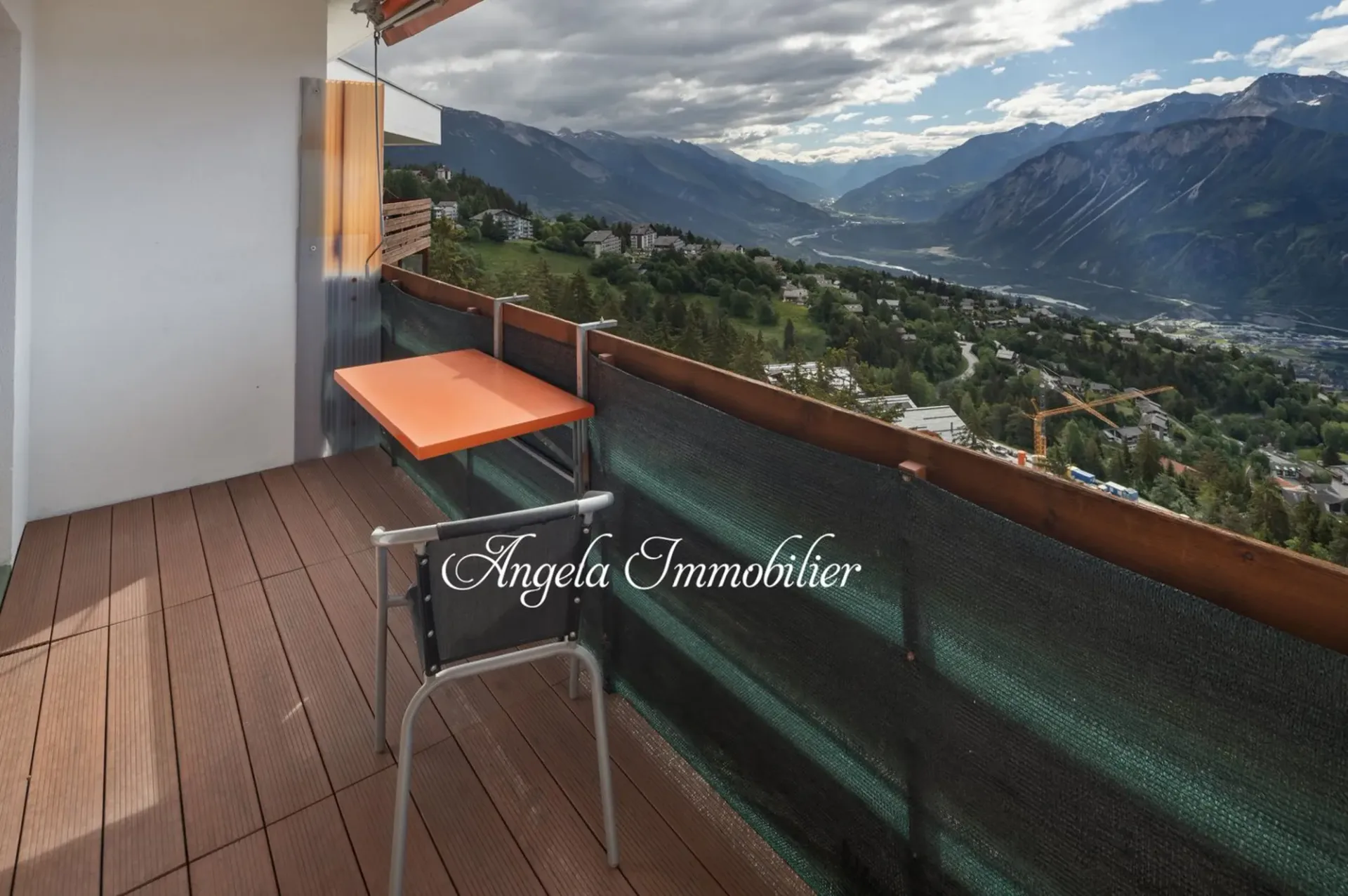 Möblierte 3.5-Zimmer-Wohnung mit atemberaubendem Bergpanorama in Crans-Montana