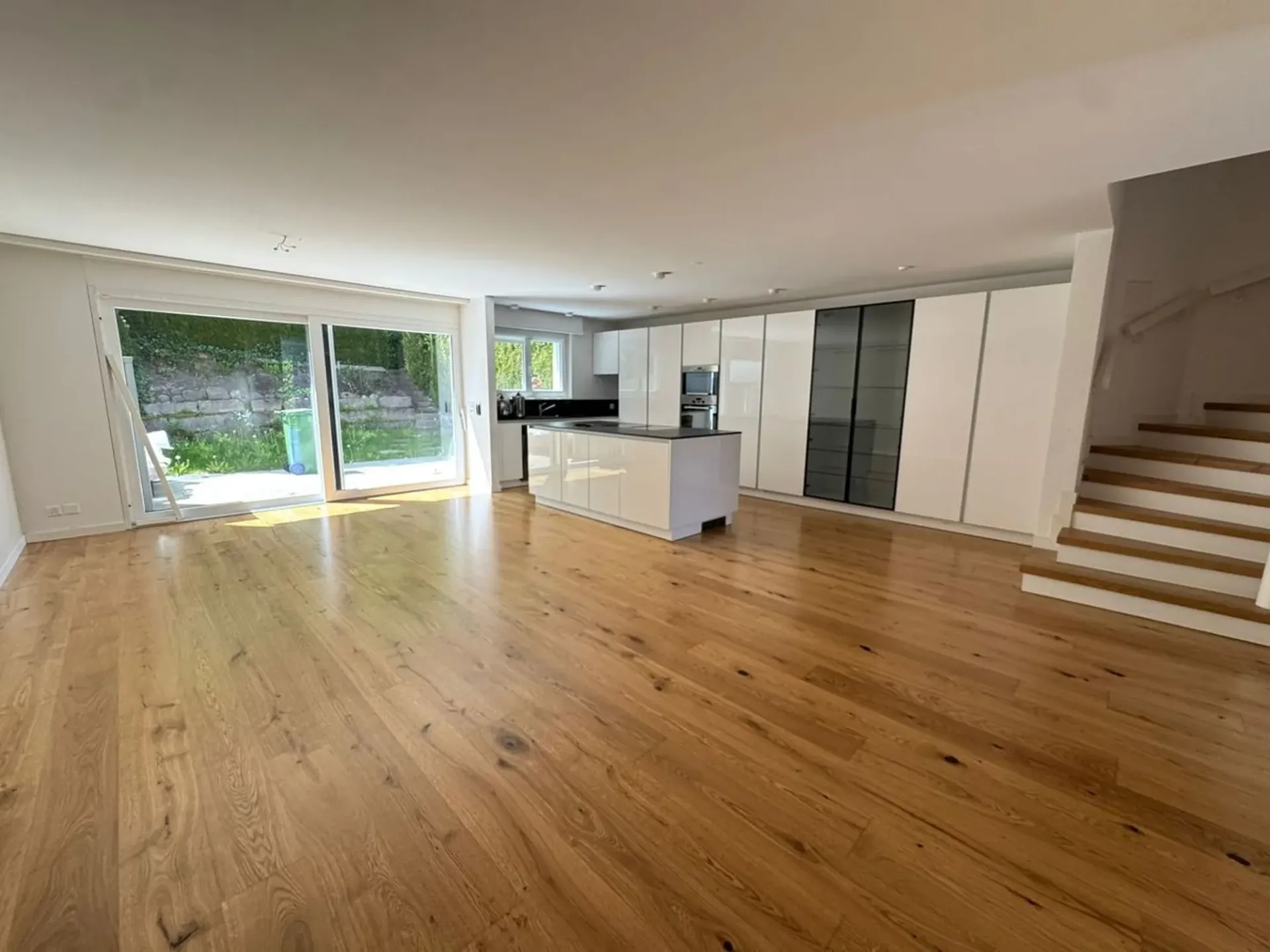 ELEGANZ TRIFFT WOHNKOMFORT - EXKLUSIVES HAUS MIT PRIVATGARTEN