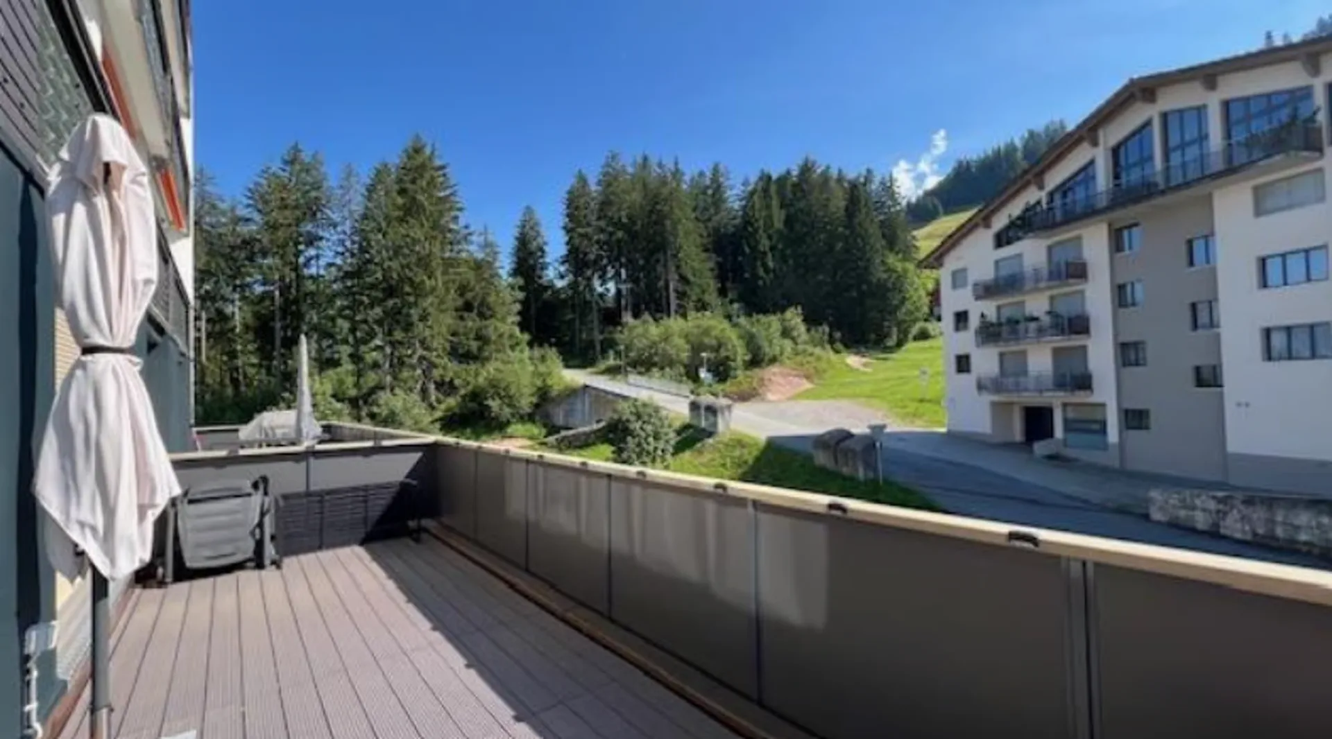 Charmant appartement 2.5 pièces avec vue sur les montagnes à Flums