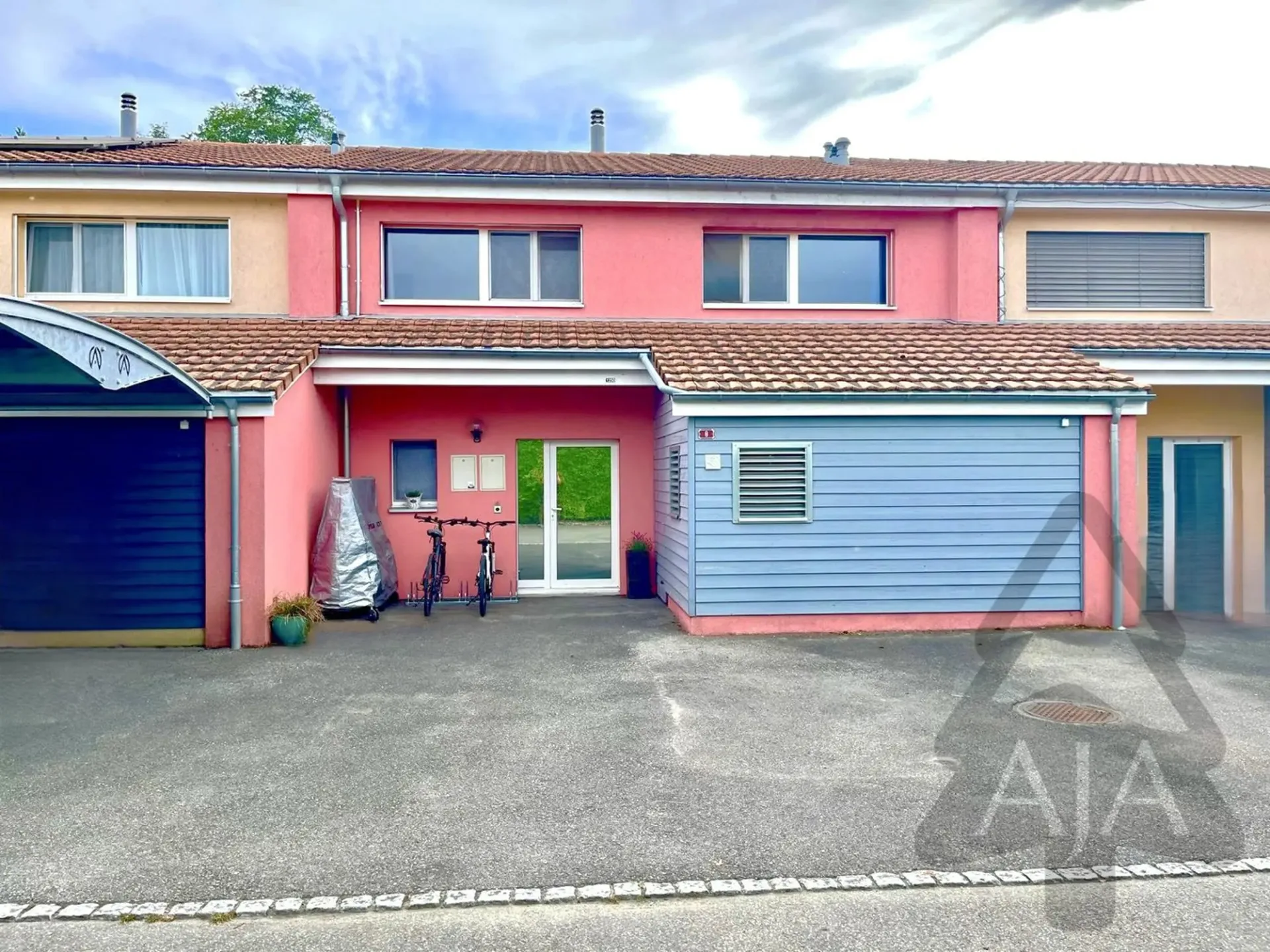 Cudrefin (a due passi dal Lago), bellissima villa a schiera di 5,5 locali con giardino