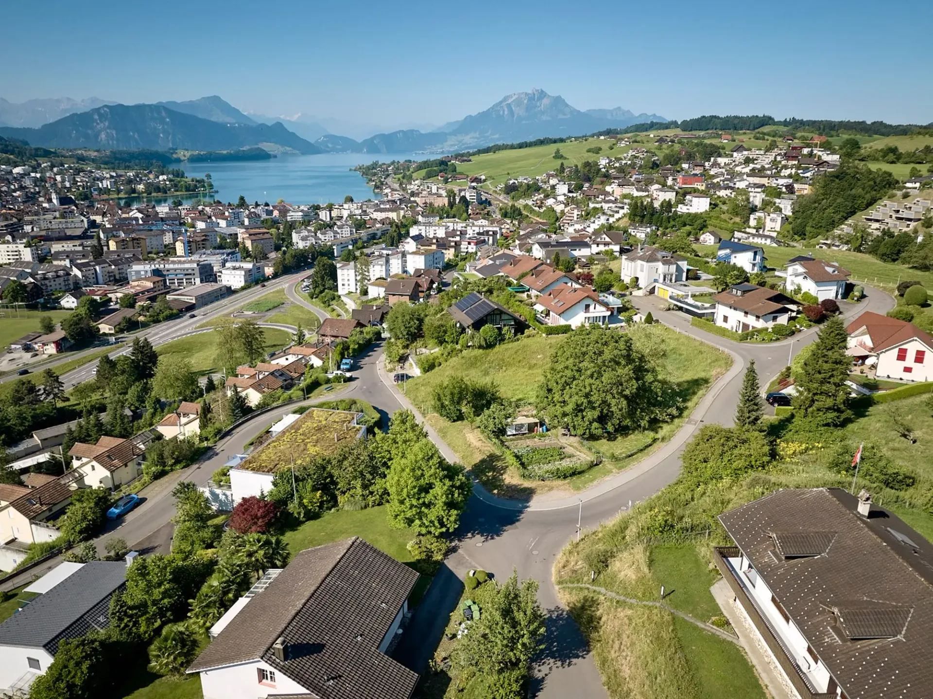 Attraktive Baulandparzelle mit Berg- und Seesicht
