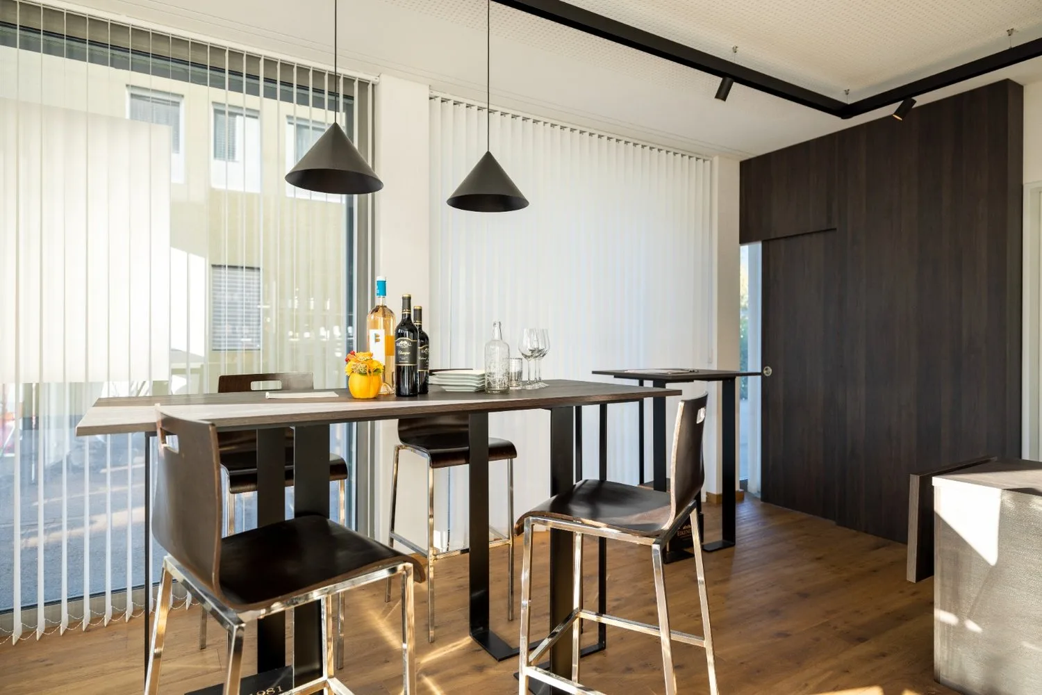 Attraktive Ladenfläche mit Schaufenster und Aussenbereich