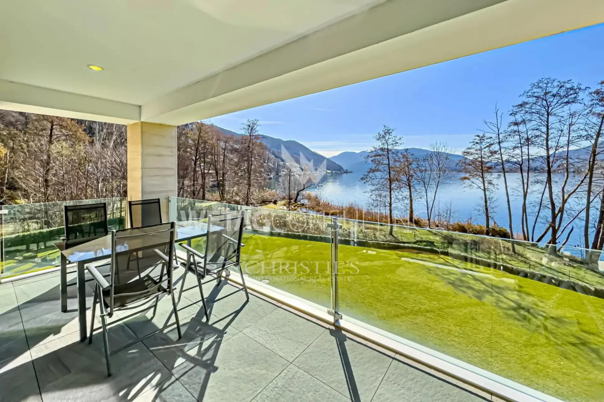 Muzzano: Elegante Wohnung direkt am Luganersee zu verkaufen