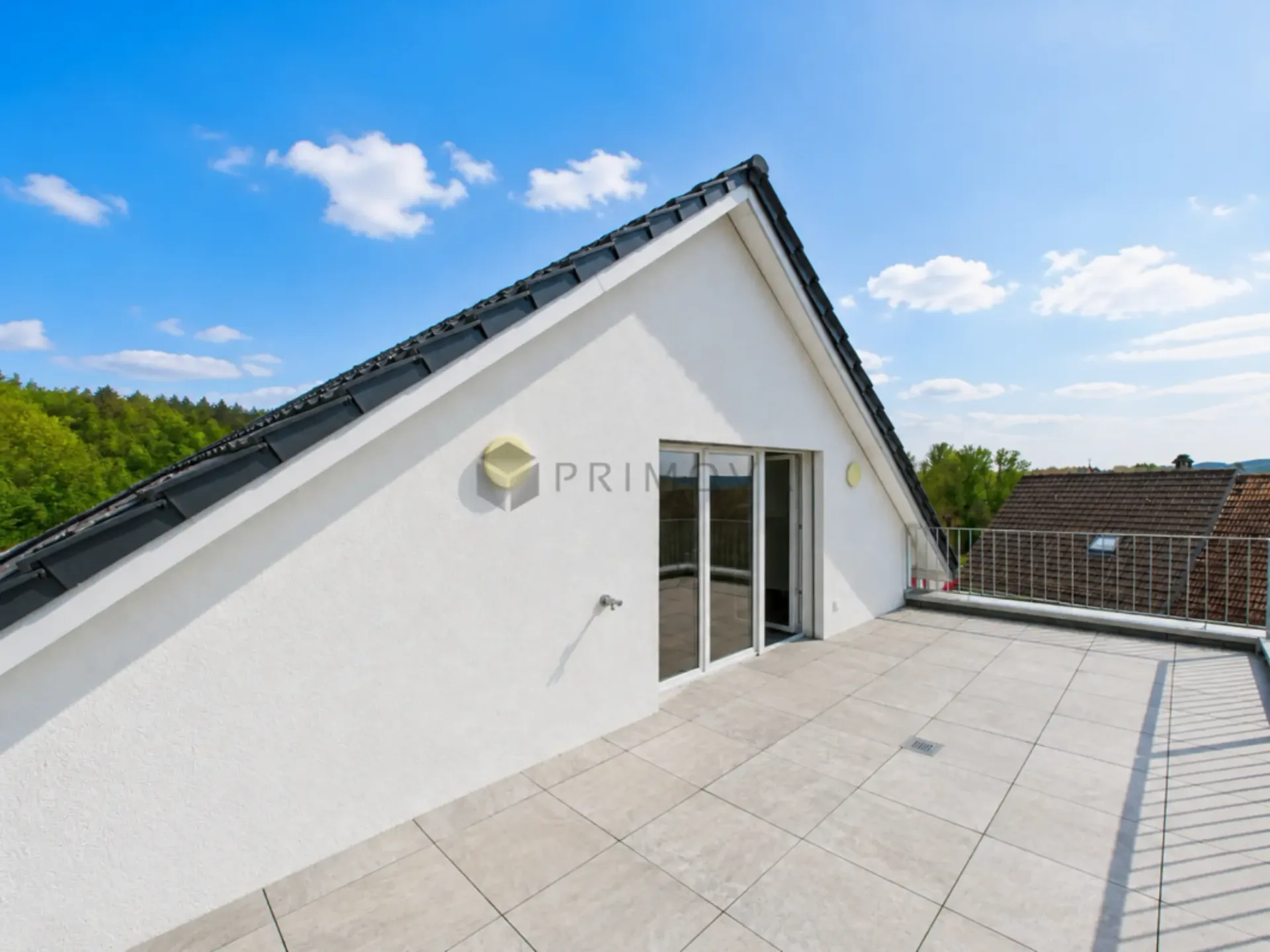 Wohnen mit Weitblick - helle 4.5 Zimmer Wohnung mit 1.01 % Hypothek
