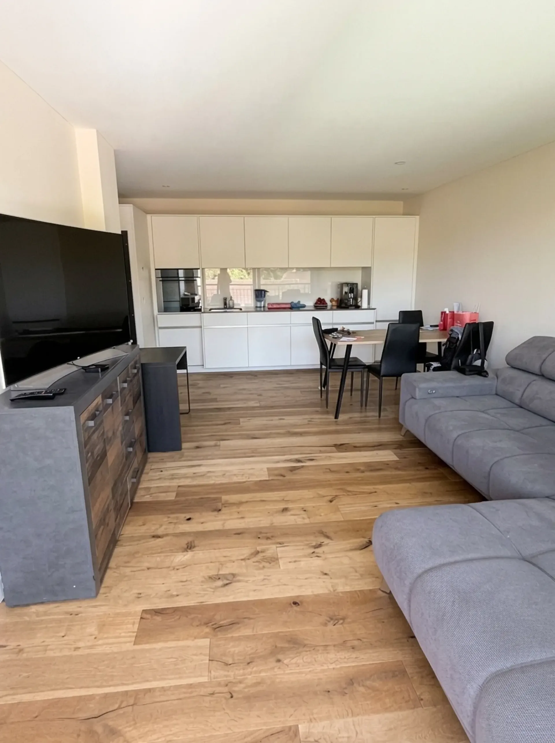 Neubau 2.5-Zimmerwohnung mit Balkon