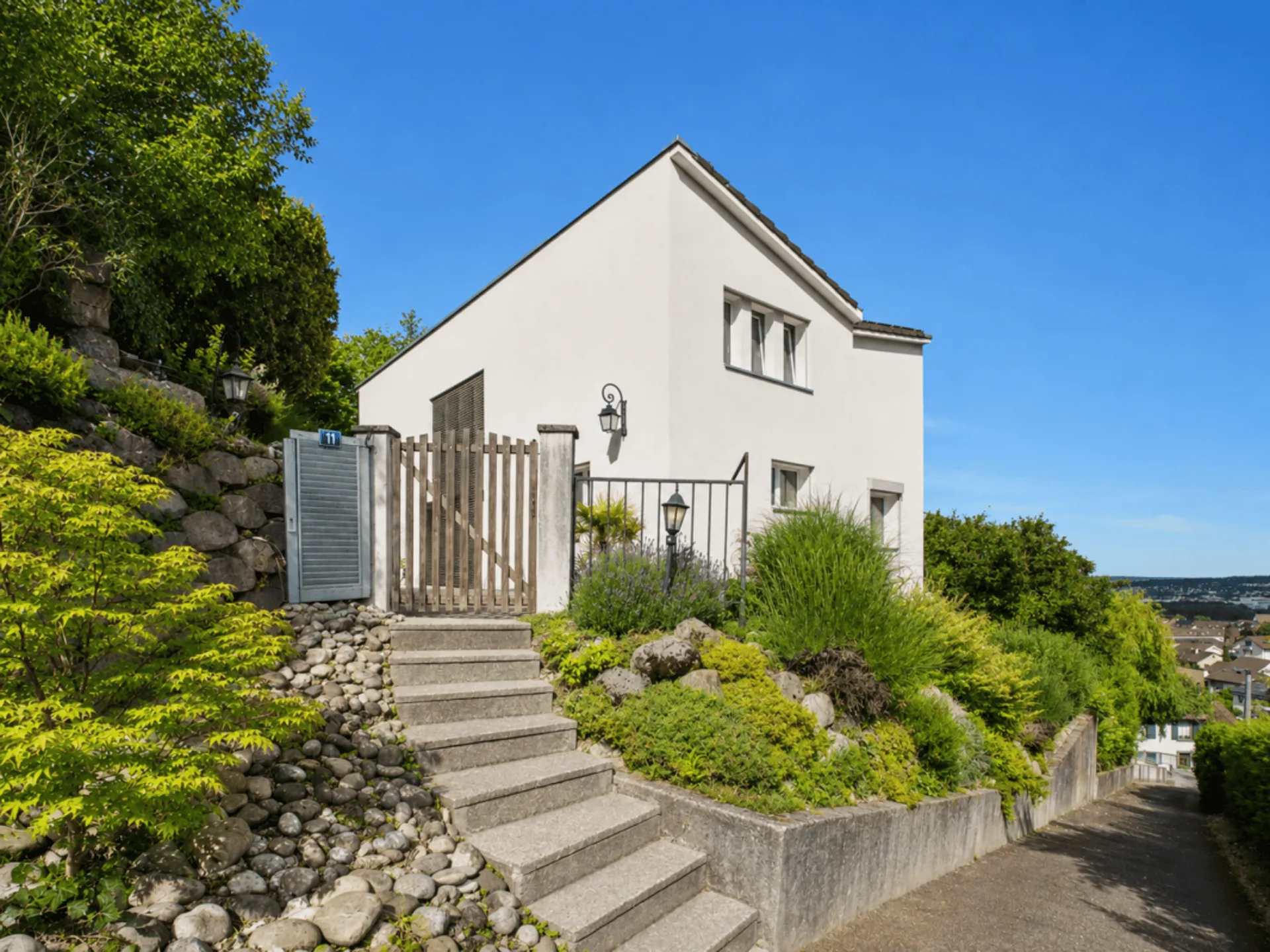 Seltene Gelegenheit! Modernes Einfamilienhaus mit Traumhafter Weitsicht, Wellnessbereich und viel Luxus