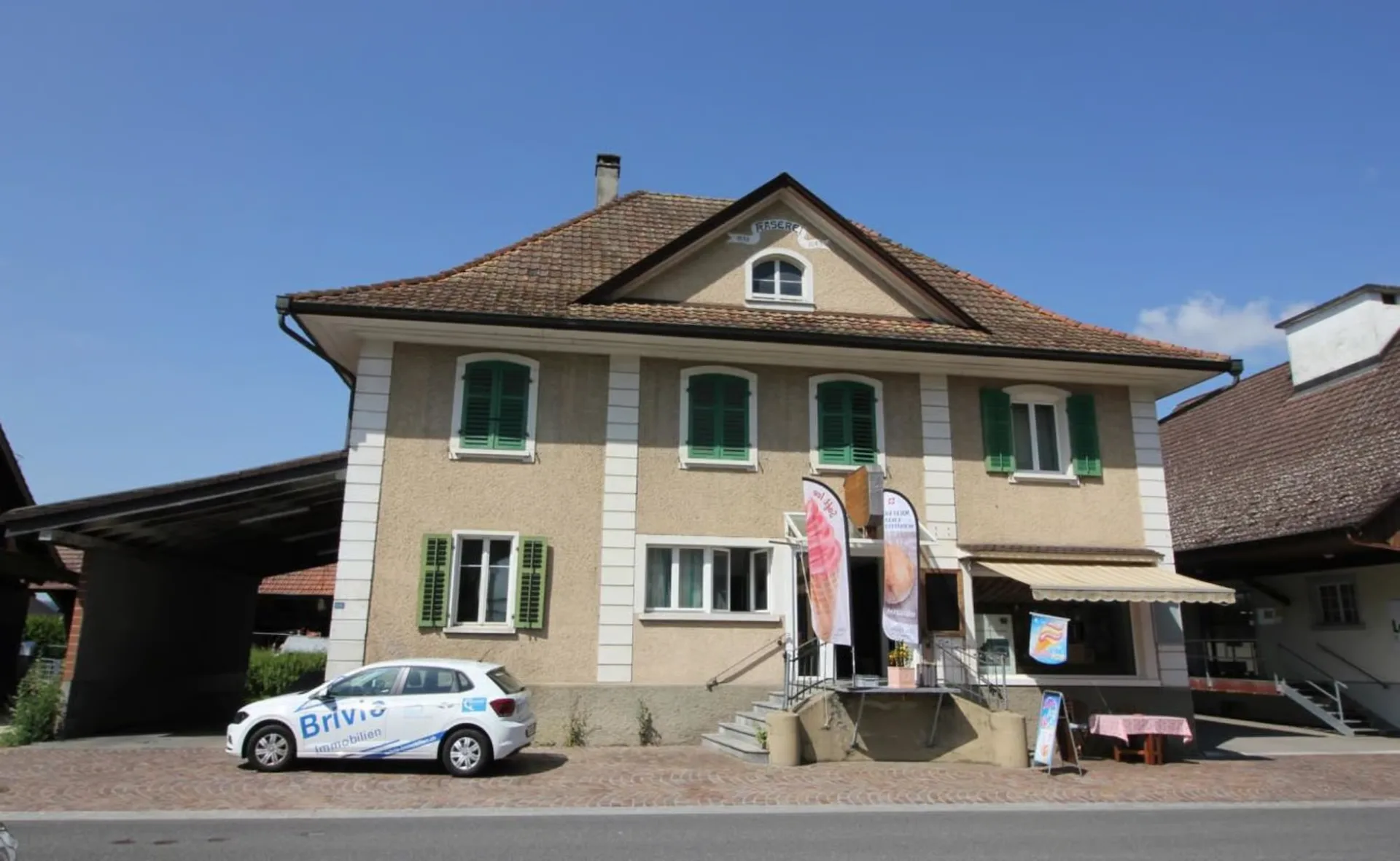 Grosszügige 5.5 Zimmer-Wohnung im Dorfzentrum