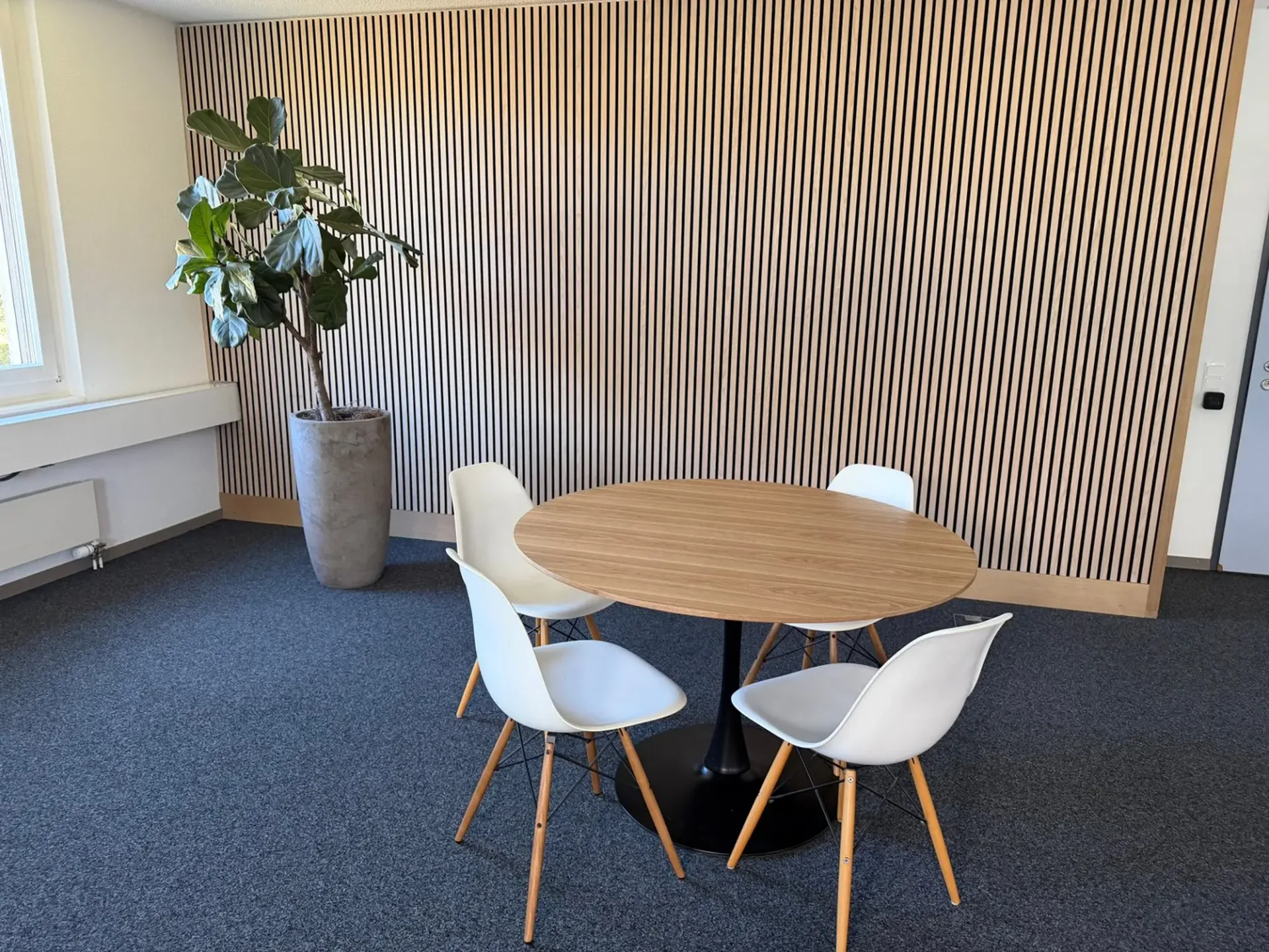 Arbeitsplatz in modernem Büro zu vermieten