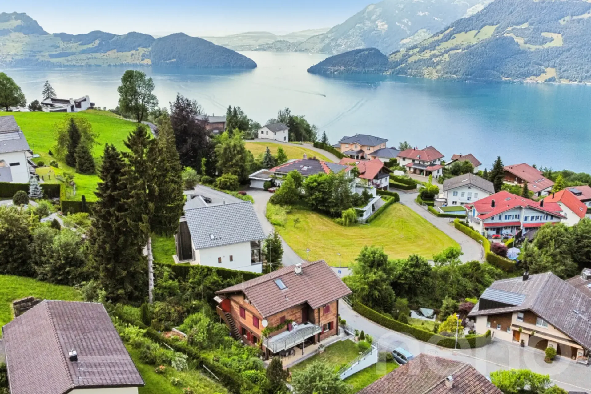 Einfamilienhaus mit Chalet Charakter. Sonnenlage mit Weitsicht