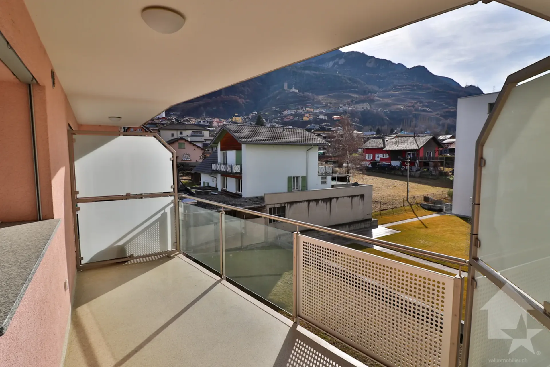 Appartement de 4 pieces à proximité des commodités et de la gare