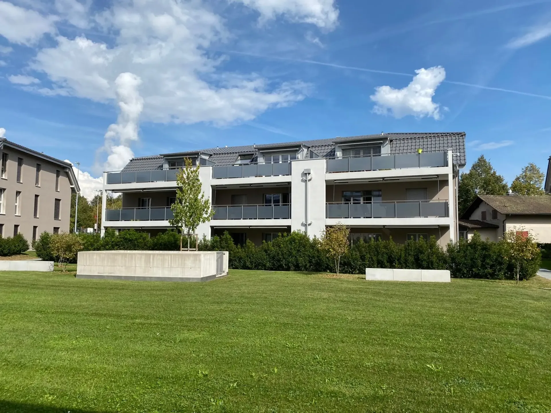 Moderne 3.5-Zimmer-Dachwohnung in Leibstadt – sofort verfügbar!