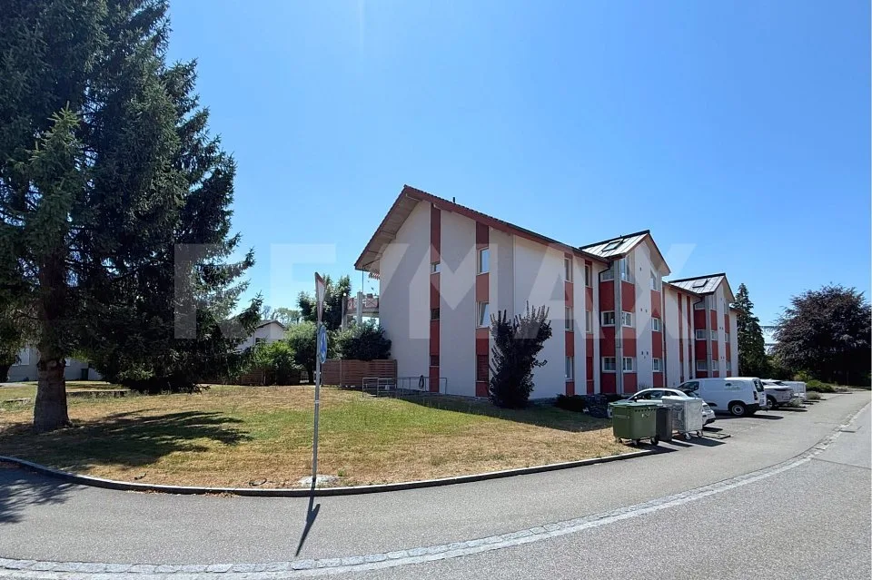 Appartement spacieux 5½ pièces avec jardin d'hiver et cheminée, beaucoup d'espace pour se sentir bien