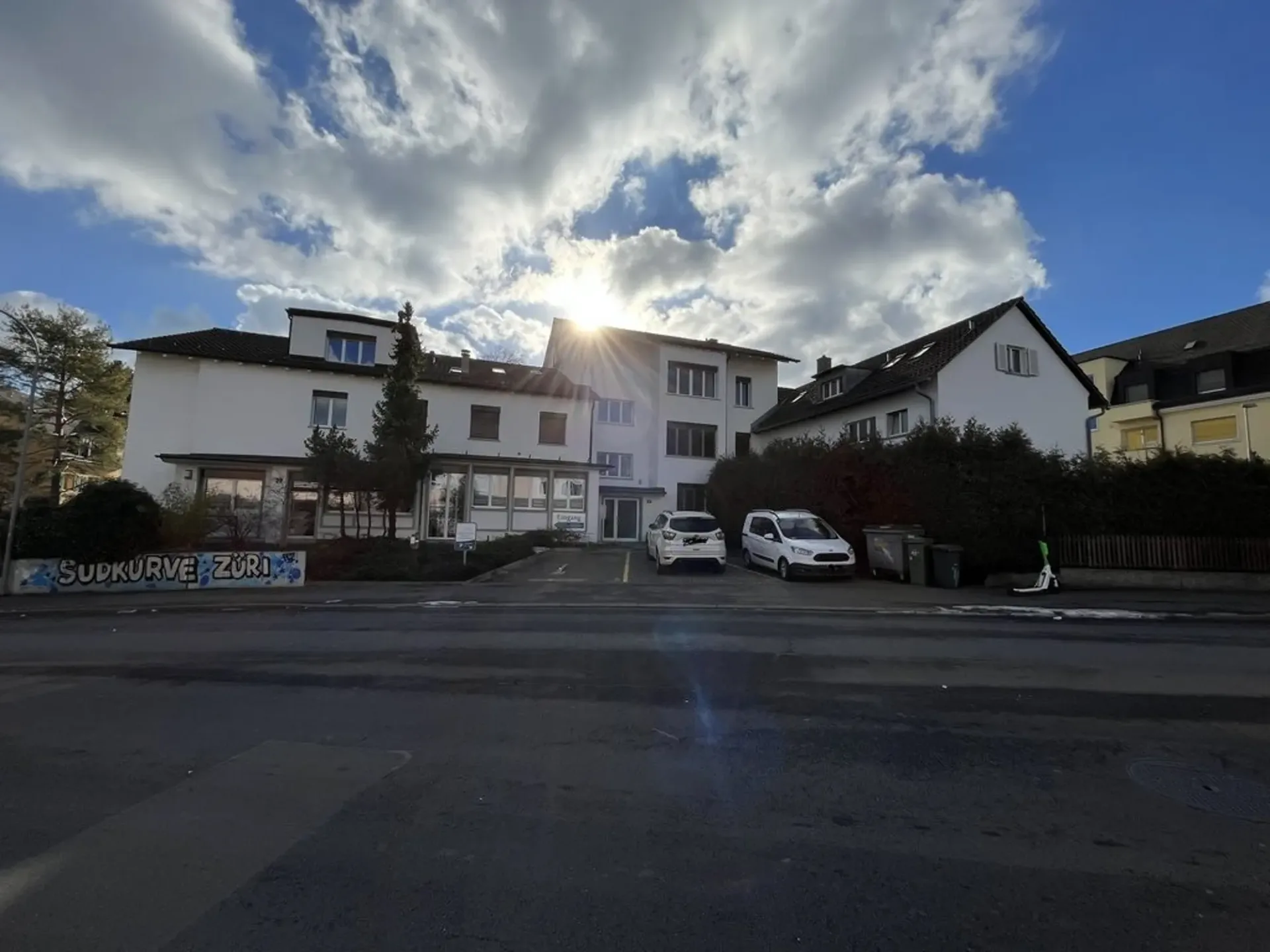 Grosszügige 1 1/2-Zimmerwohnung im Hochparterre in Wollishofen