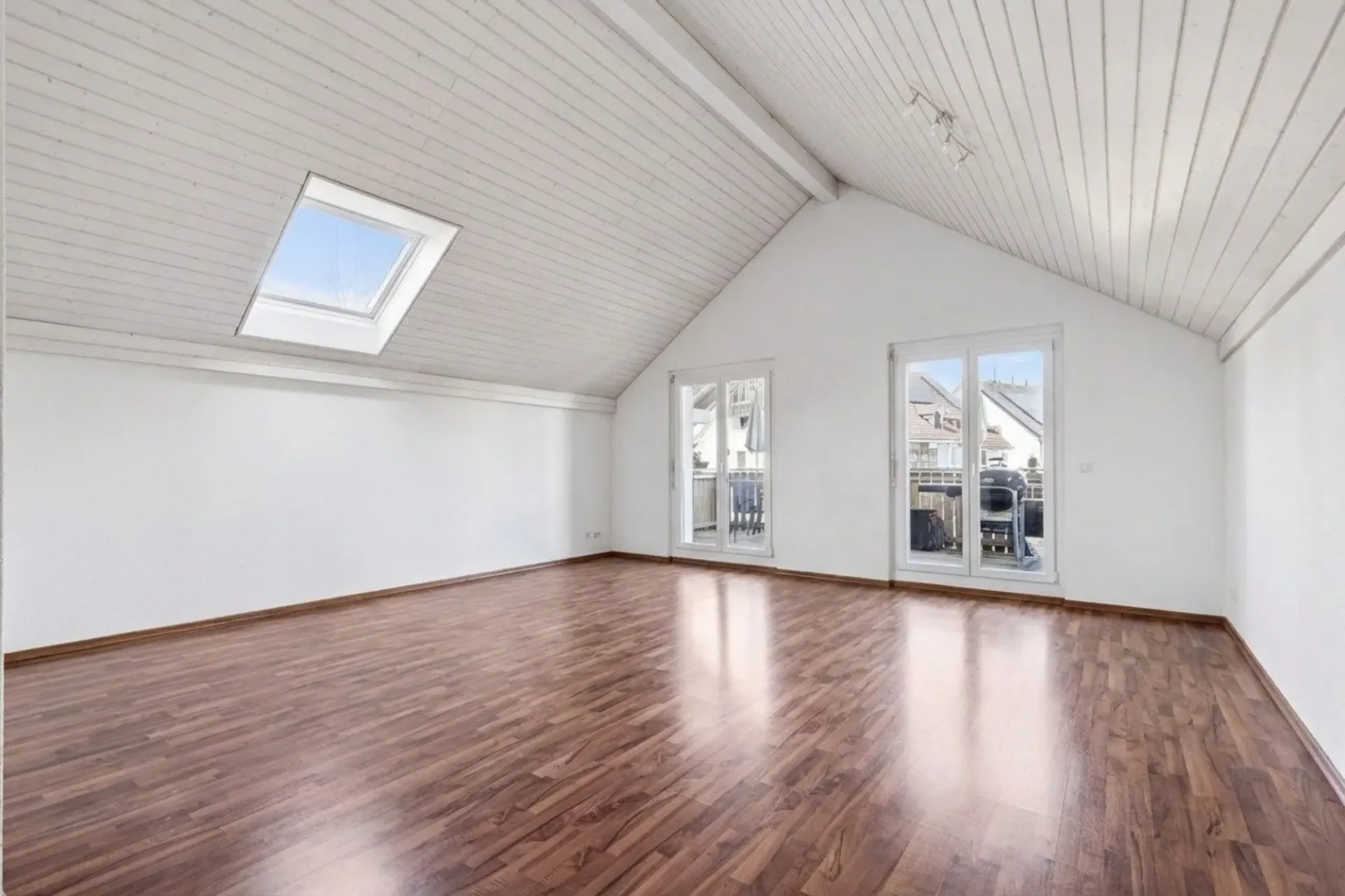 Naherholungsgebiet direkt vor der Haustüre - Grosse Dachwohnung umg...