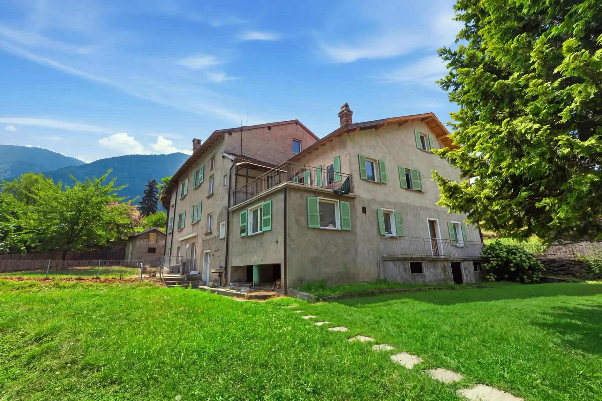 Interessante Investitionsmöglichkeit: Mietshaus mit 9 Einheiten
