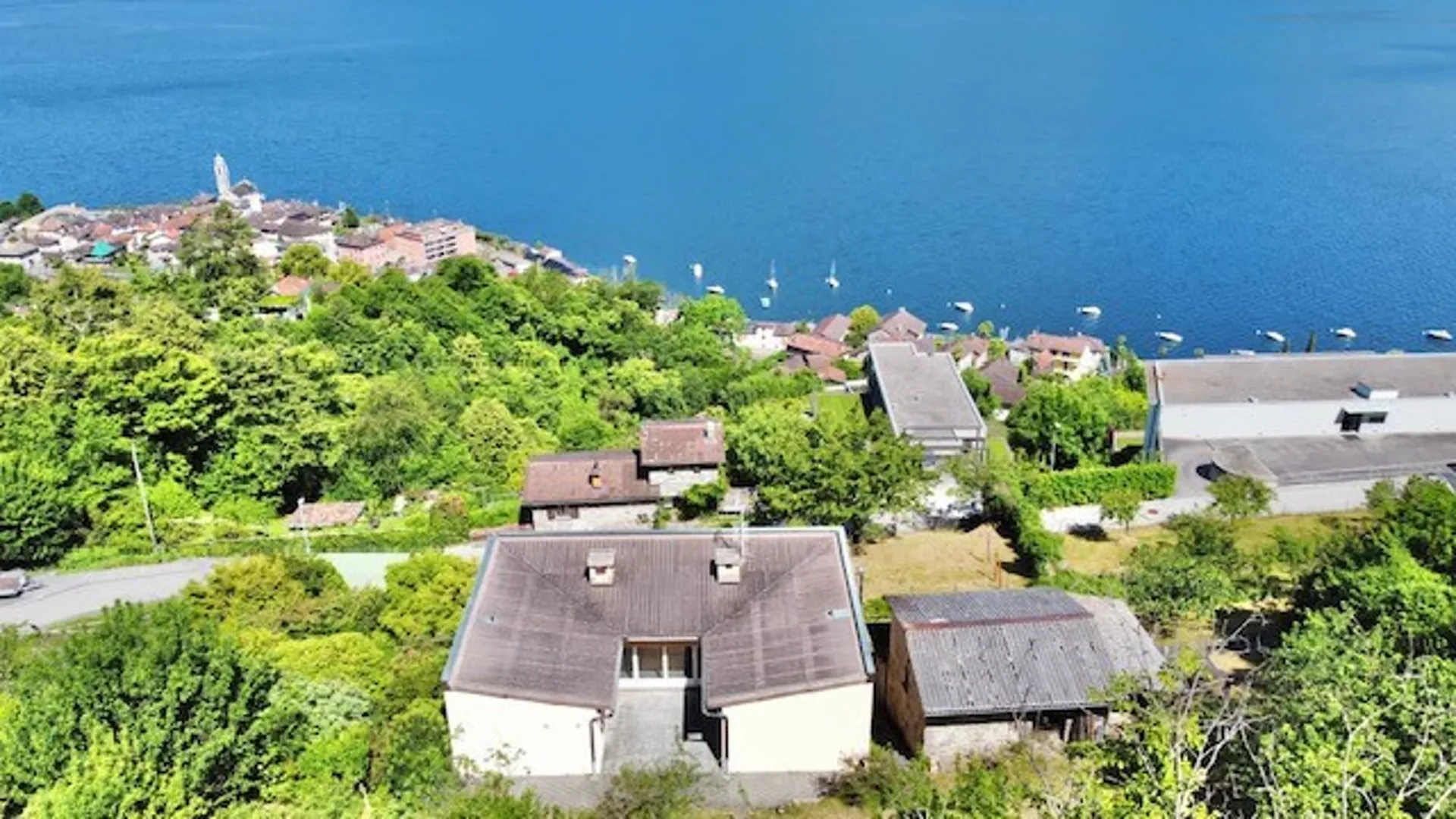 Verkauf in Vira Gambarogno - Einfamilienhaus mit atemberaubendem Blick auf den Lago Maggiore