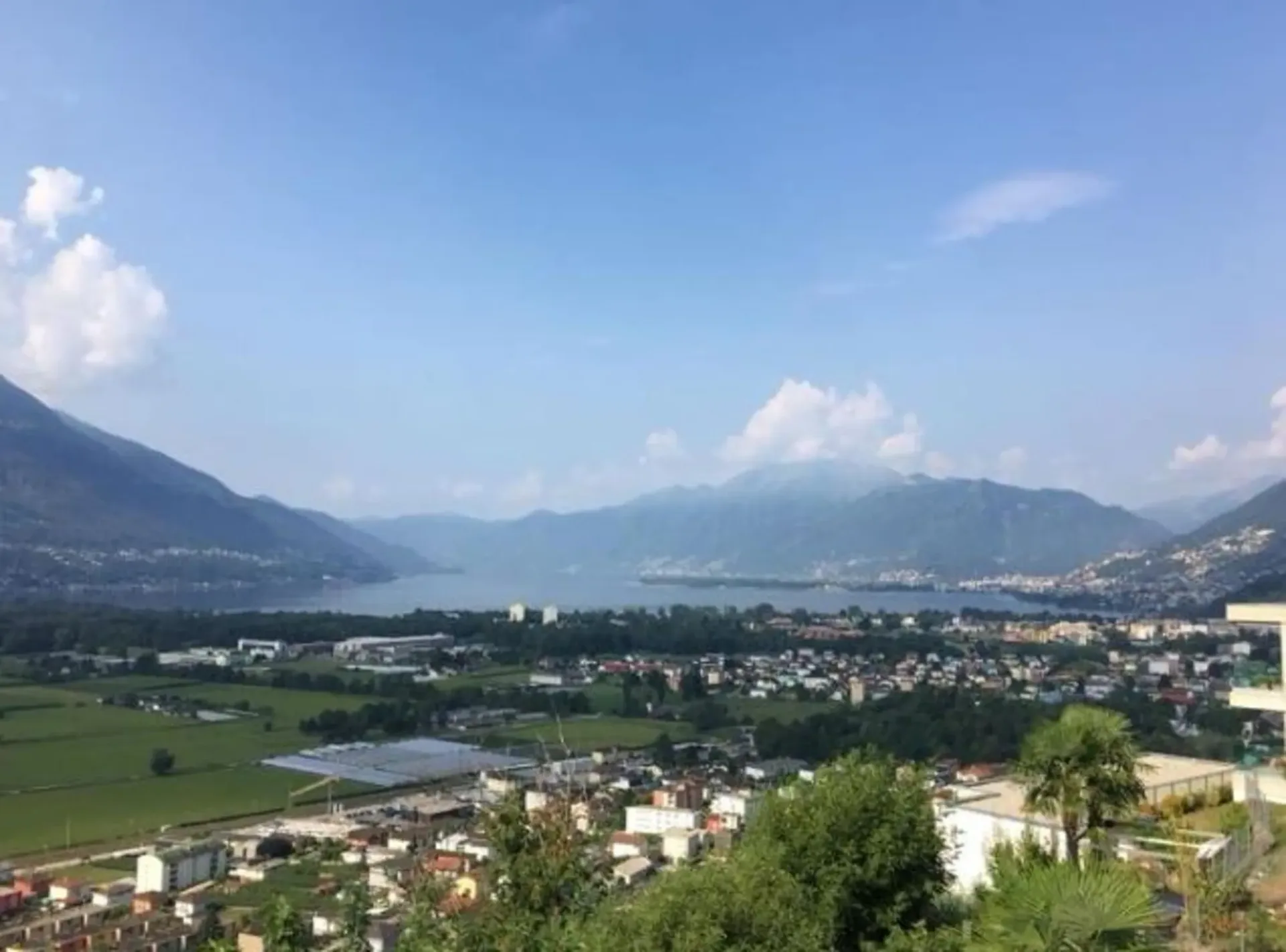 GORDOLA – PENTHOUSE EXCLUSIF 4.5 PIÈCES AVEC VUE SUR LE LAC MAGGIORE/DEUXIÈME RÉSIDENCE