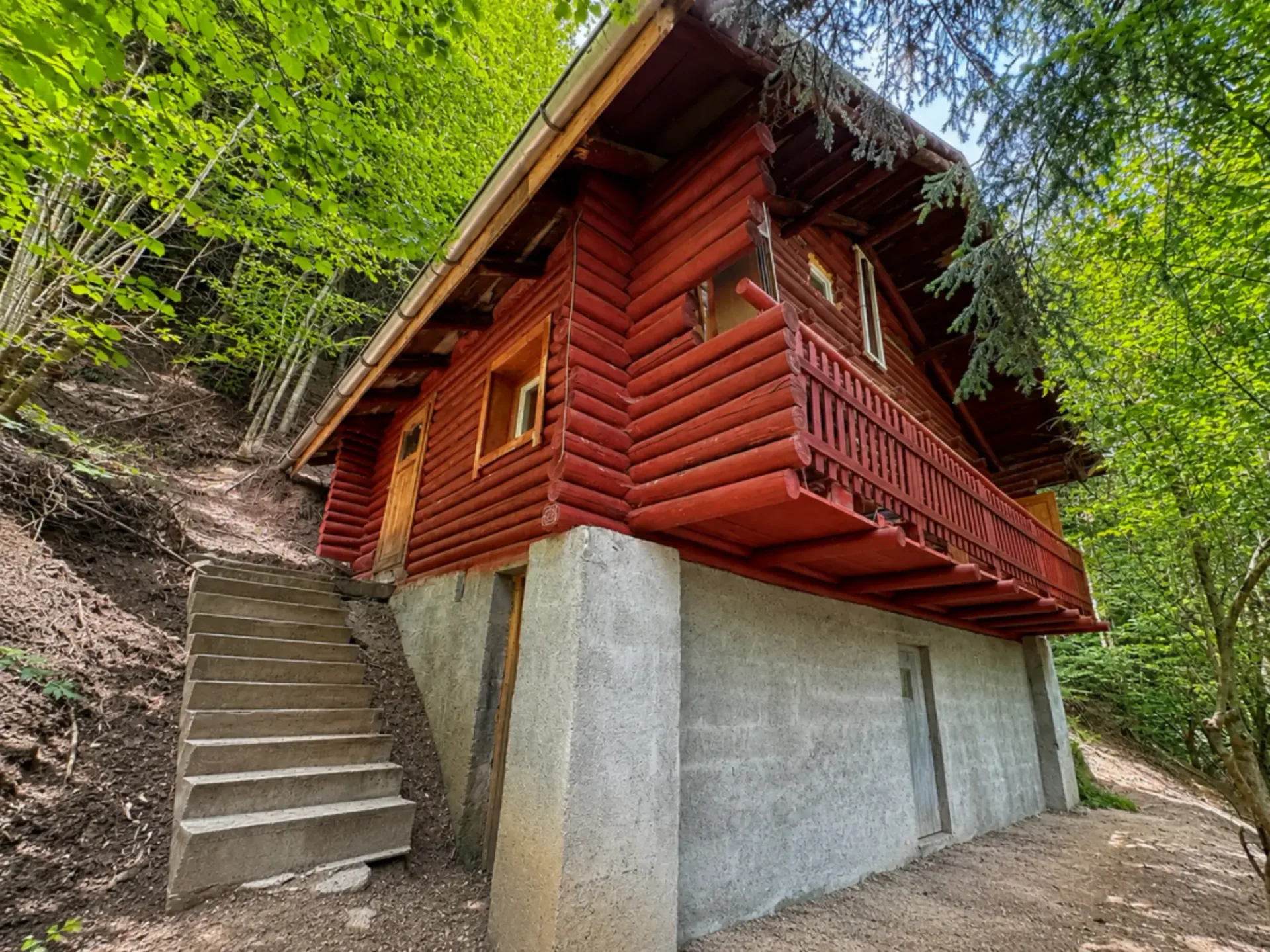 Authenticity in the heart of a forest estate of over 15'000 m²