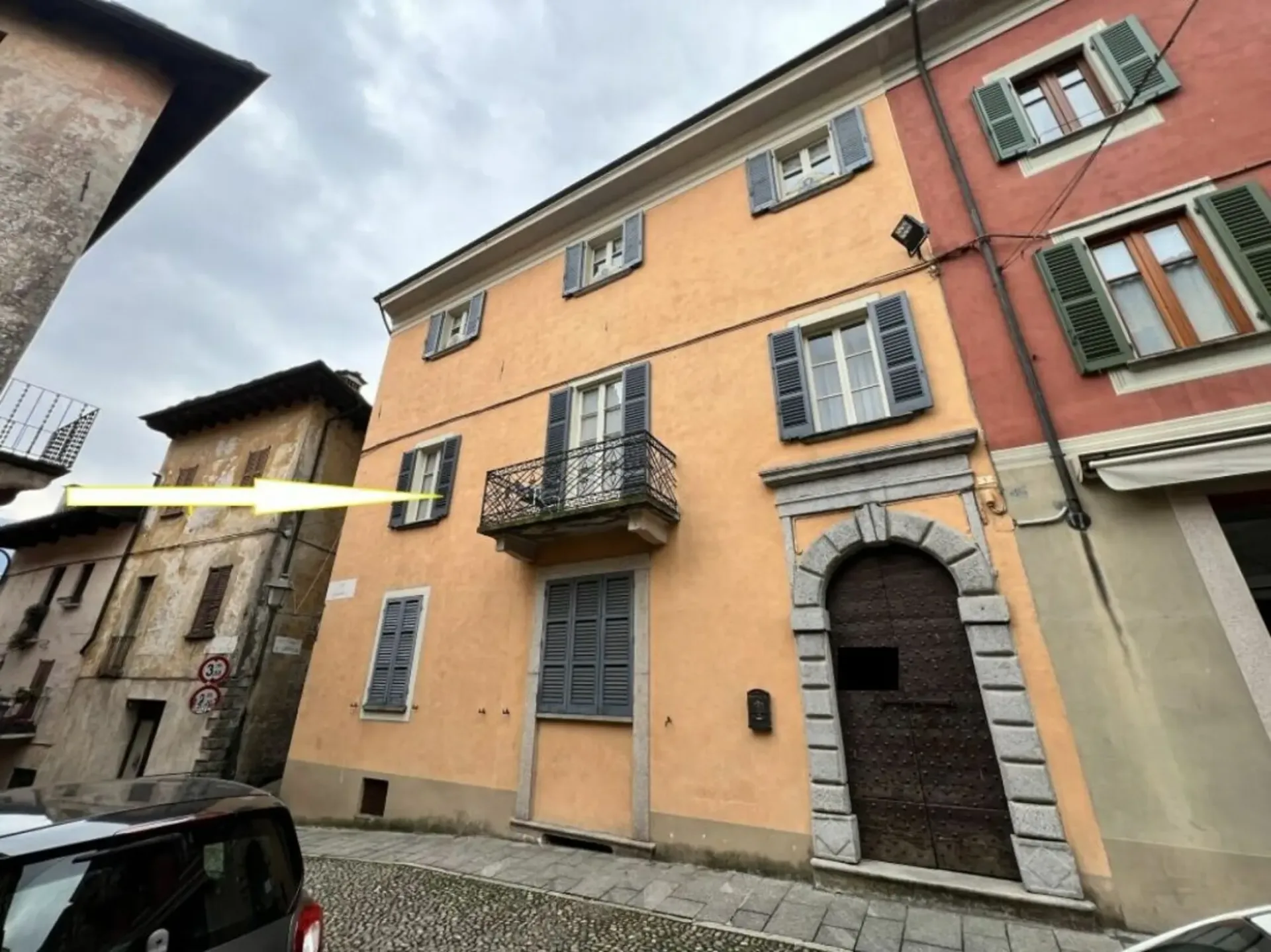 5-Zimmer-Wohnung mit Balkon und teilweisem Seeblick