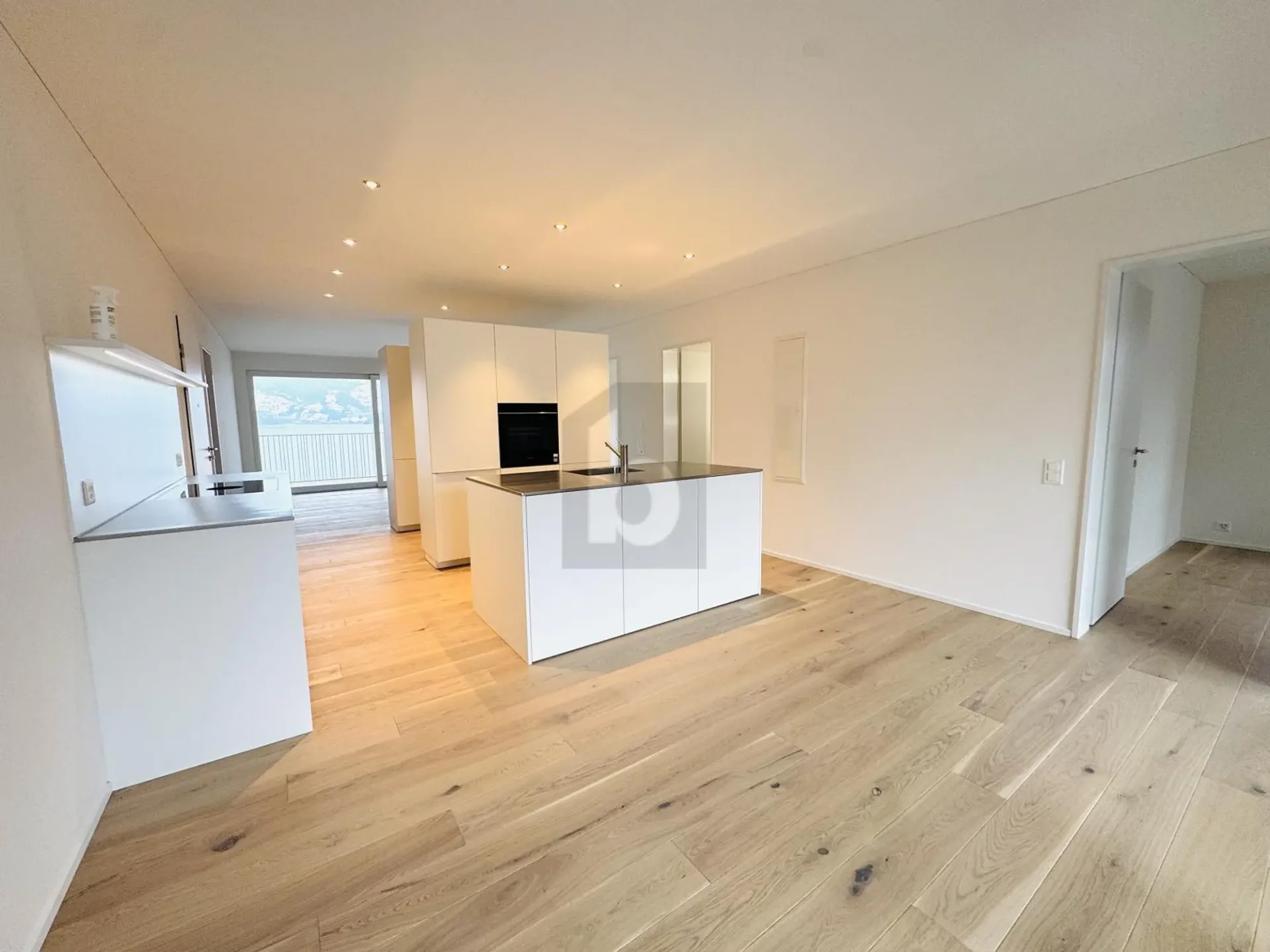 LUXURIÖSER NEUBAU DIREKT AM SEE