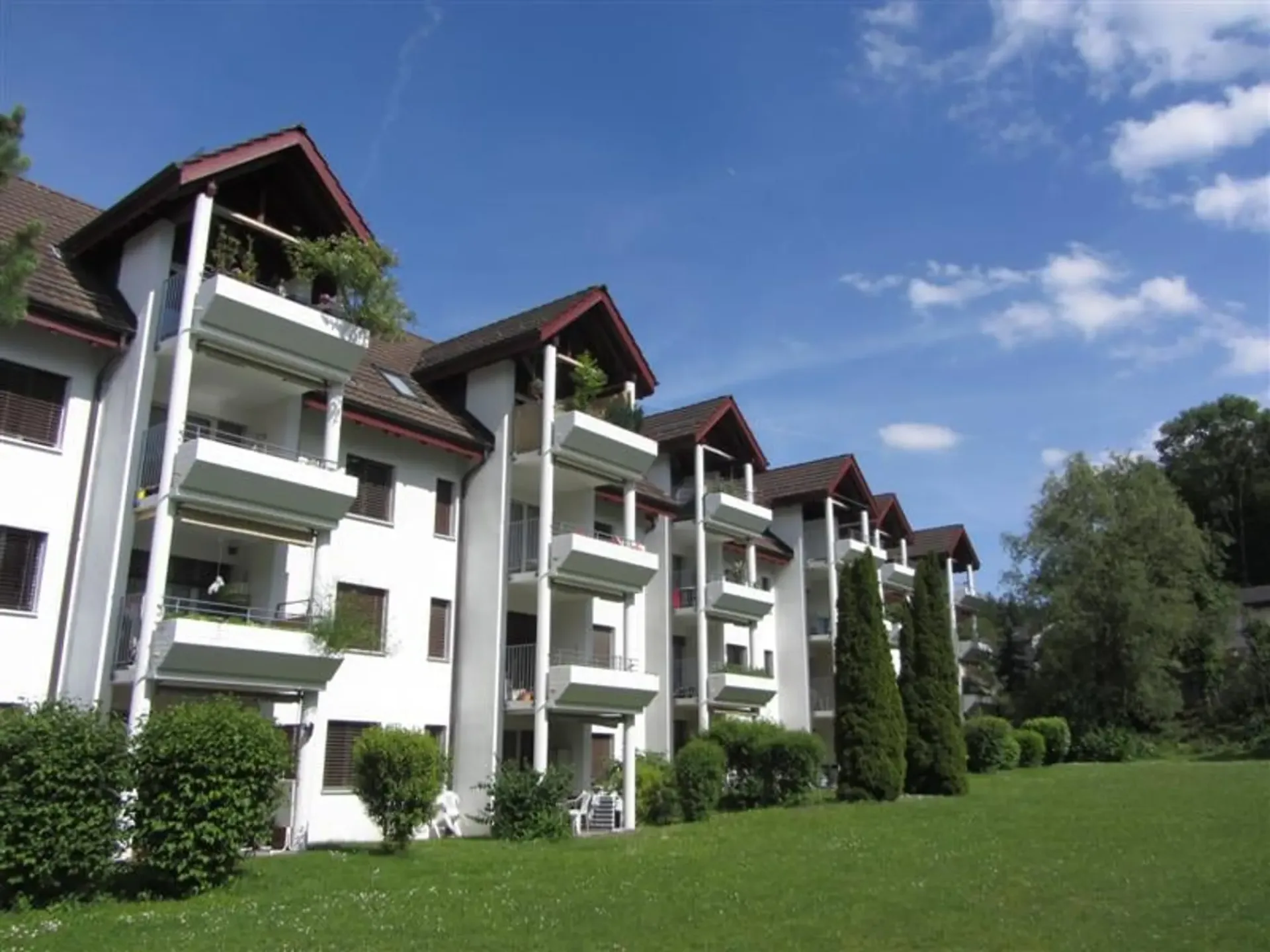 Charmante 2.5-Zimmer-Dachwohnung mit Balkon in Regensdorf
