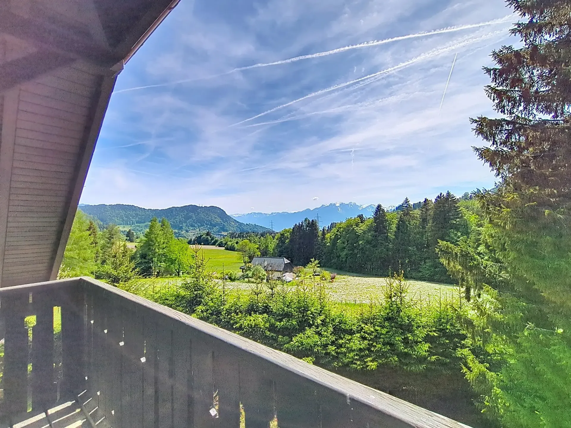 Large chalet in the heart of nature and close to Vevey and Montreux