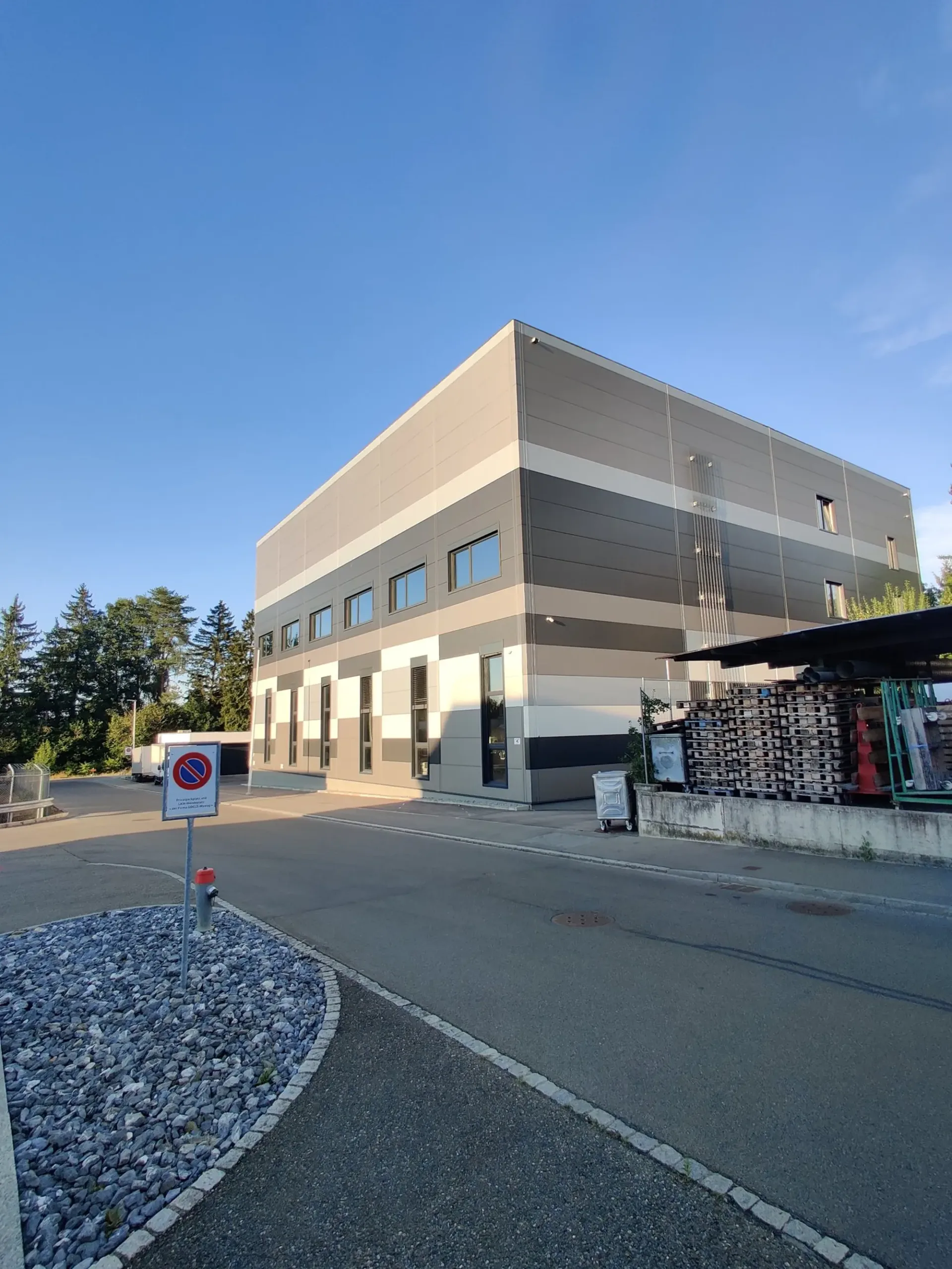 #18   TOP neues Lager im EG mit Büro Raum mit Klima, LAN, WLAN, Videoüberw., Parkplätze, zentral