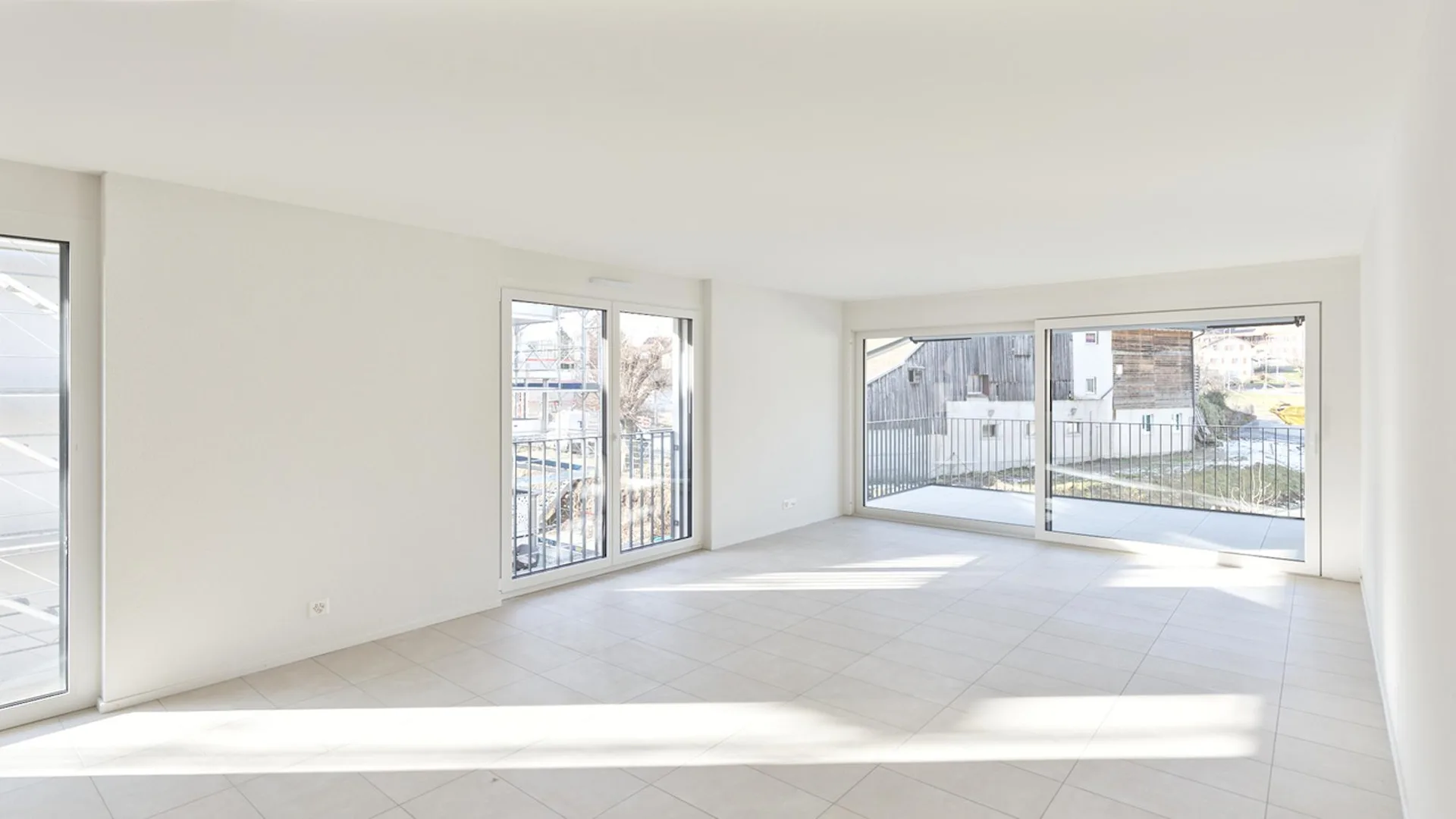 Großes 3.5-Zimmer-Neubau, mit großem Wohnzimmer und überdachtem Balkon