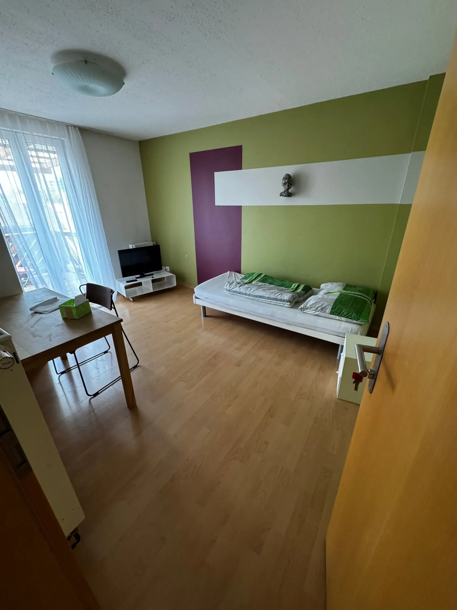Shared flat room in Zug with balcony for rent