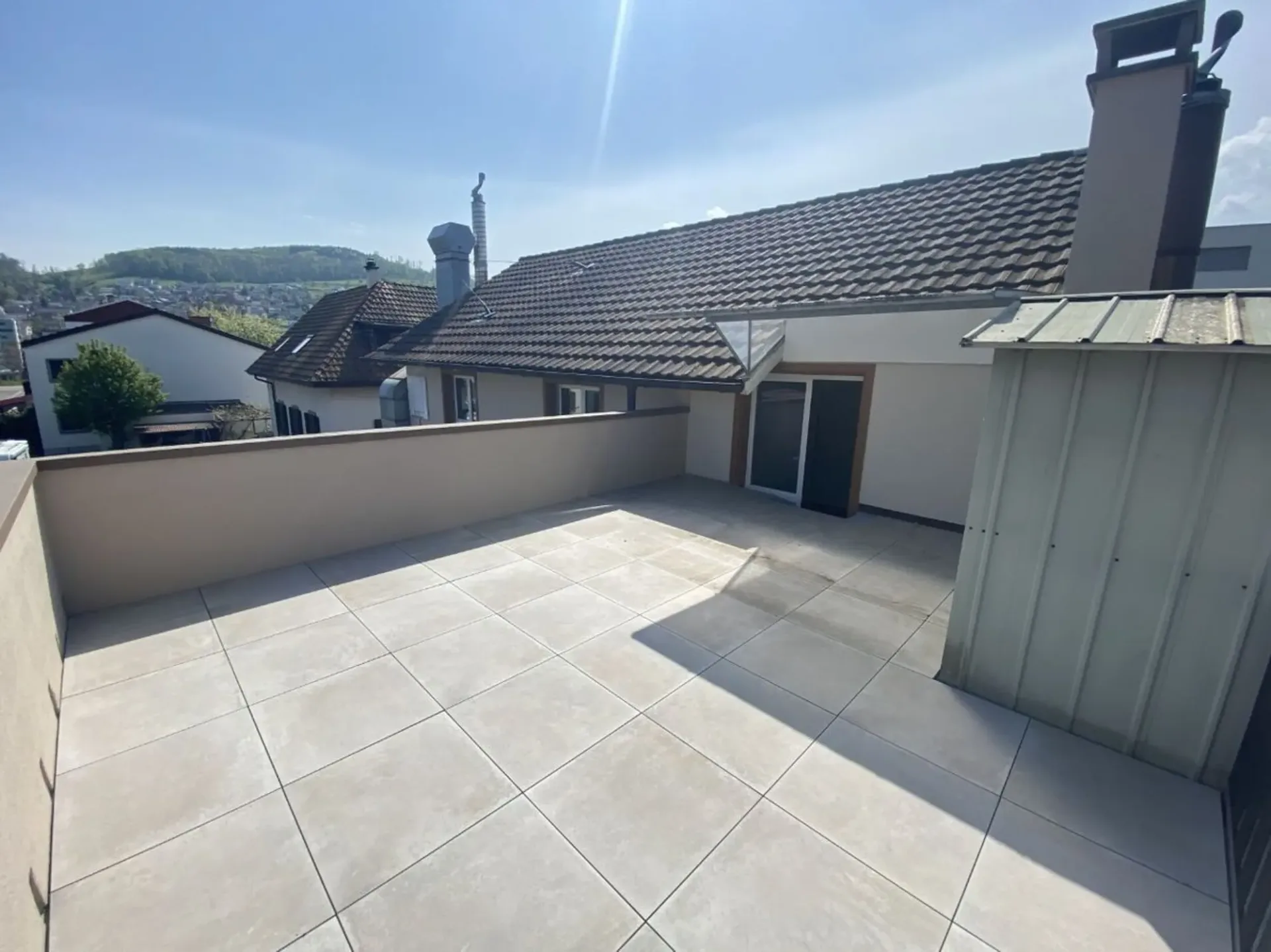 Heimelige Atmosphäre und eine grosse Terrasse zum entspannen
