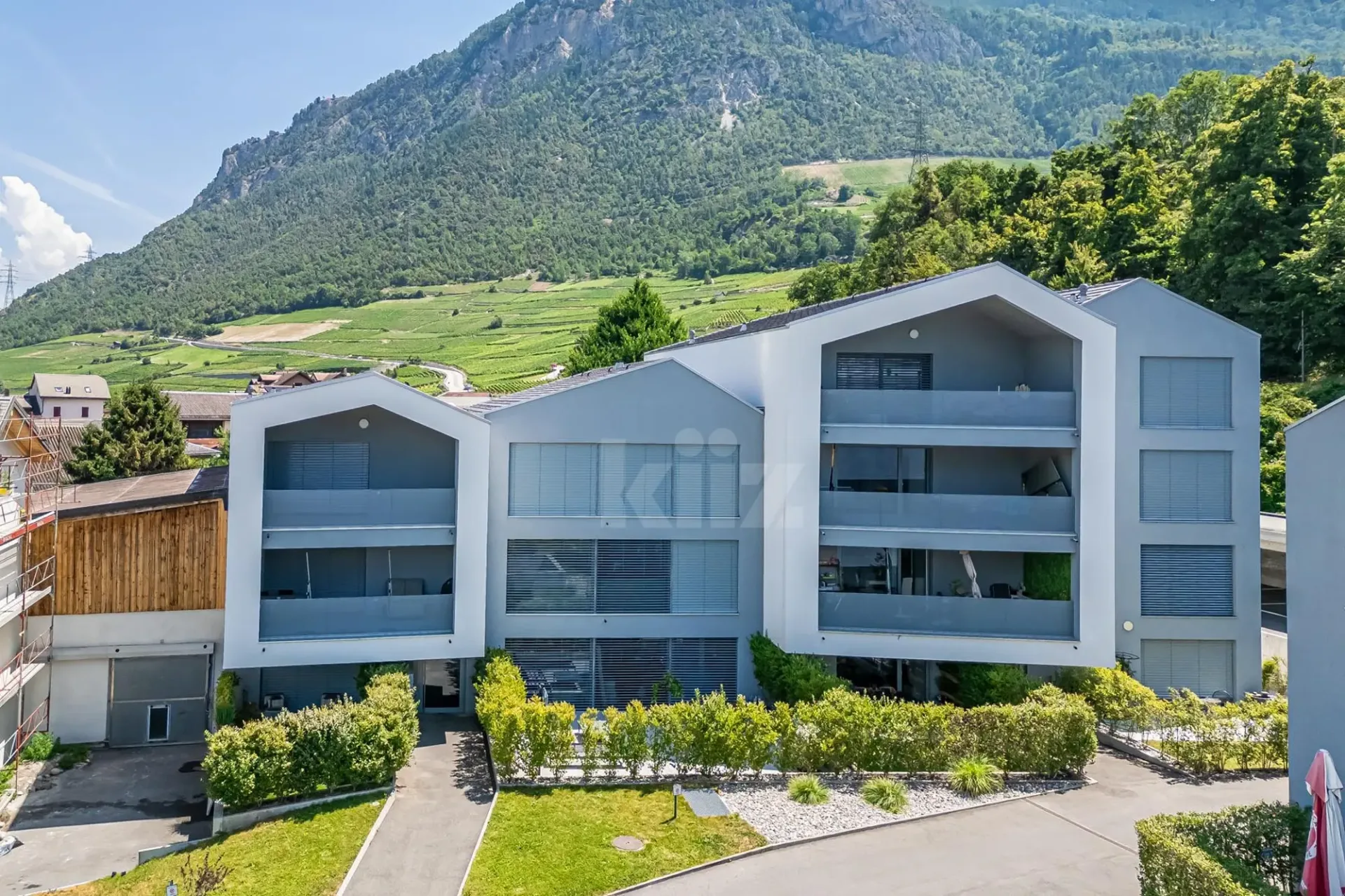 Superbes Wohnungen im contemporary Stil mit zwei Balkonen