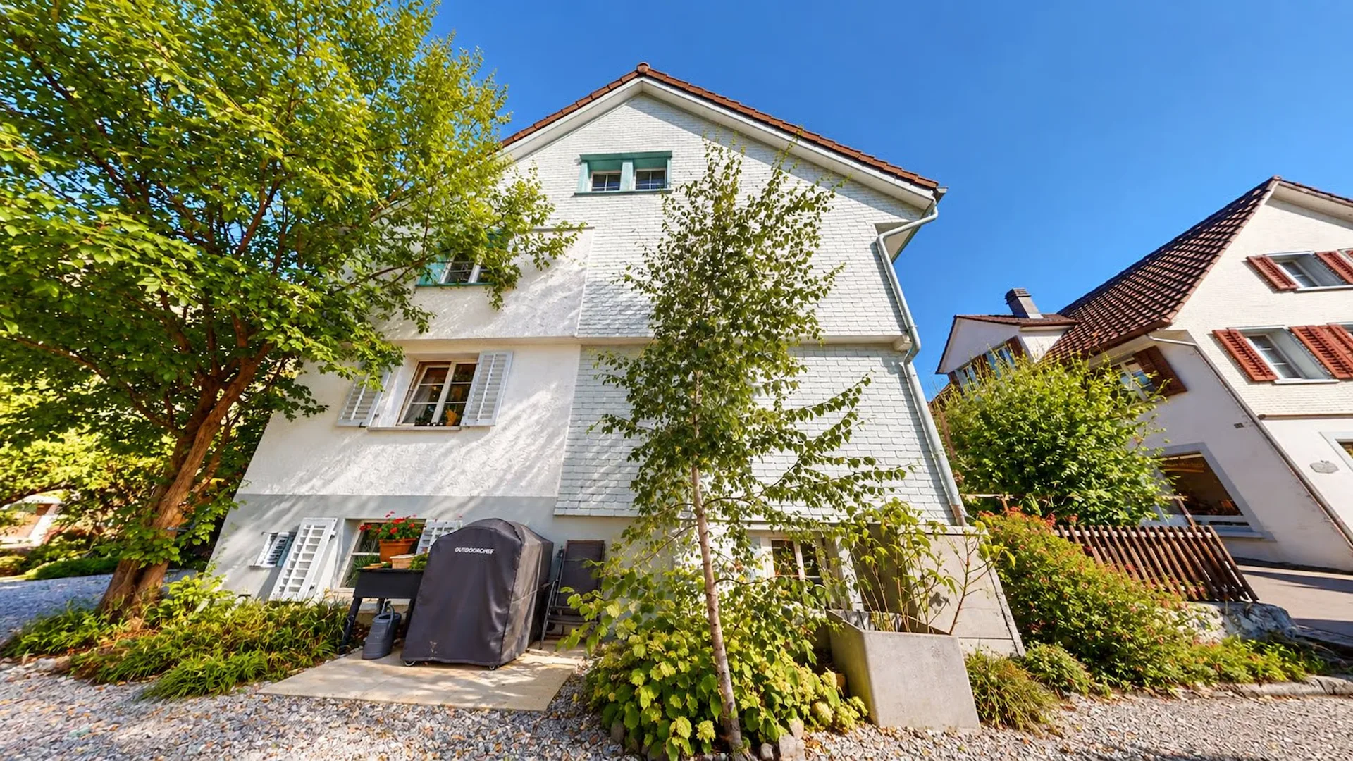 Charaktervolles Dorfhaus mit Einliegerwohnung, Saunalandschaft & Weitblick-Terrasse