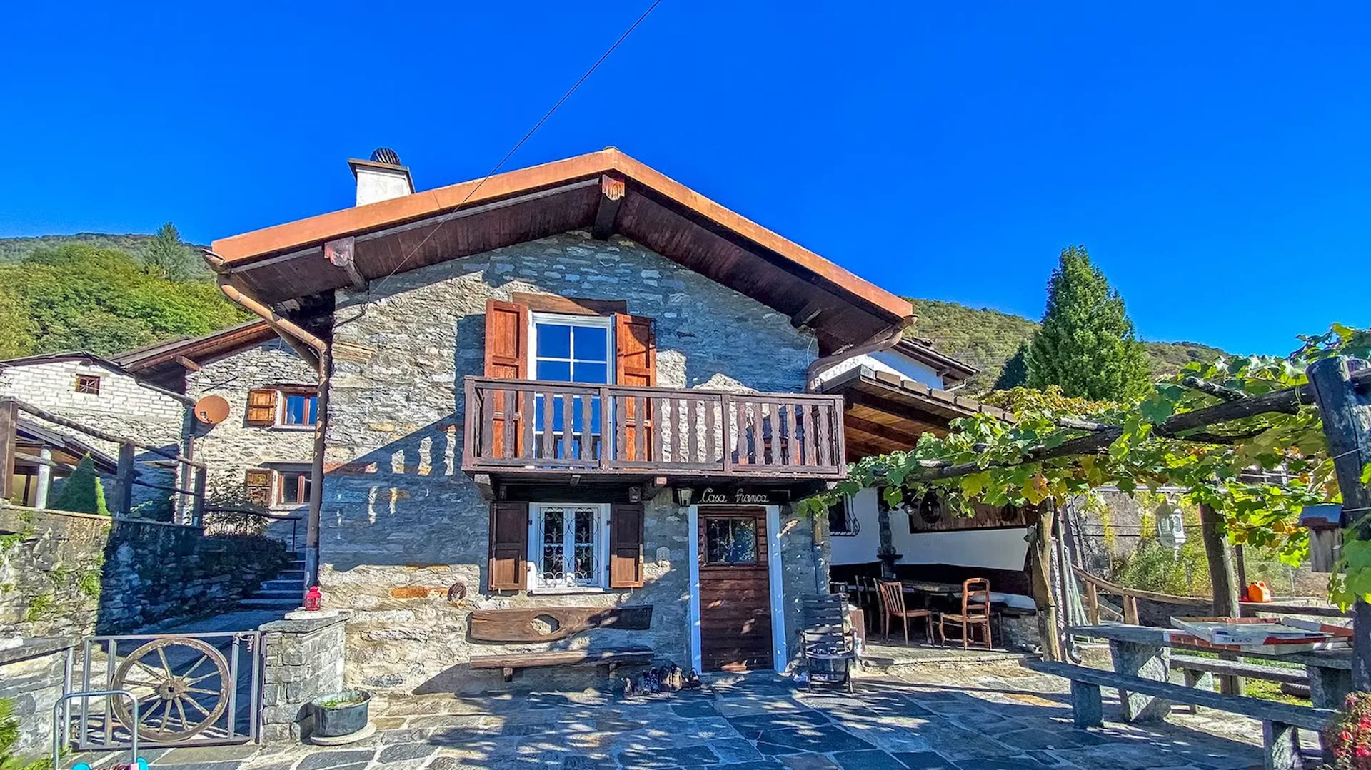 Rustico im historischen Zentrum von Viona- Brione Sopra Minusio
