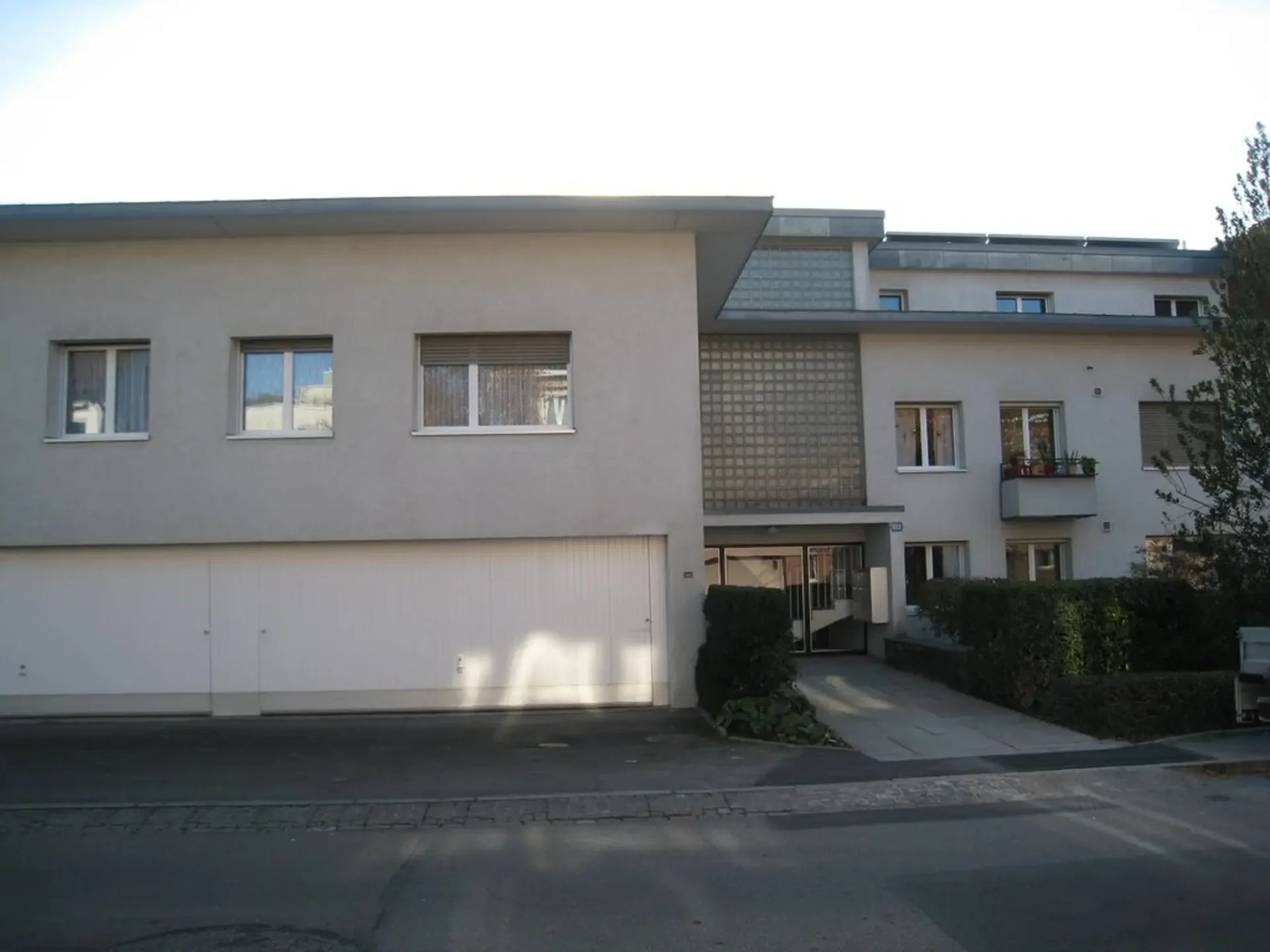 Sonnige und neu gestrichene Wohnung in Zürich Kreis 10