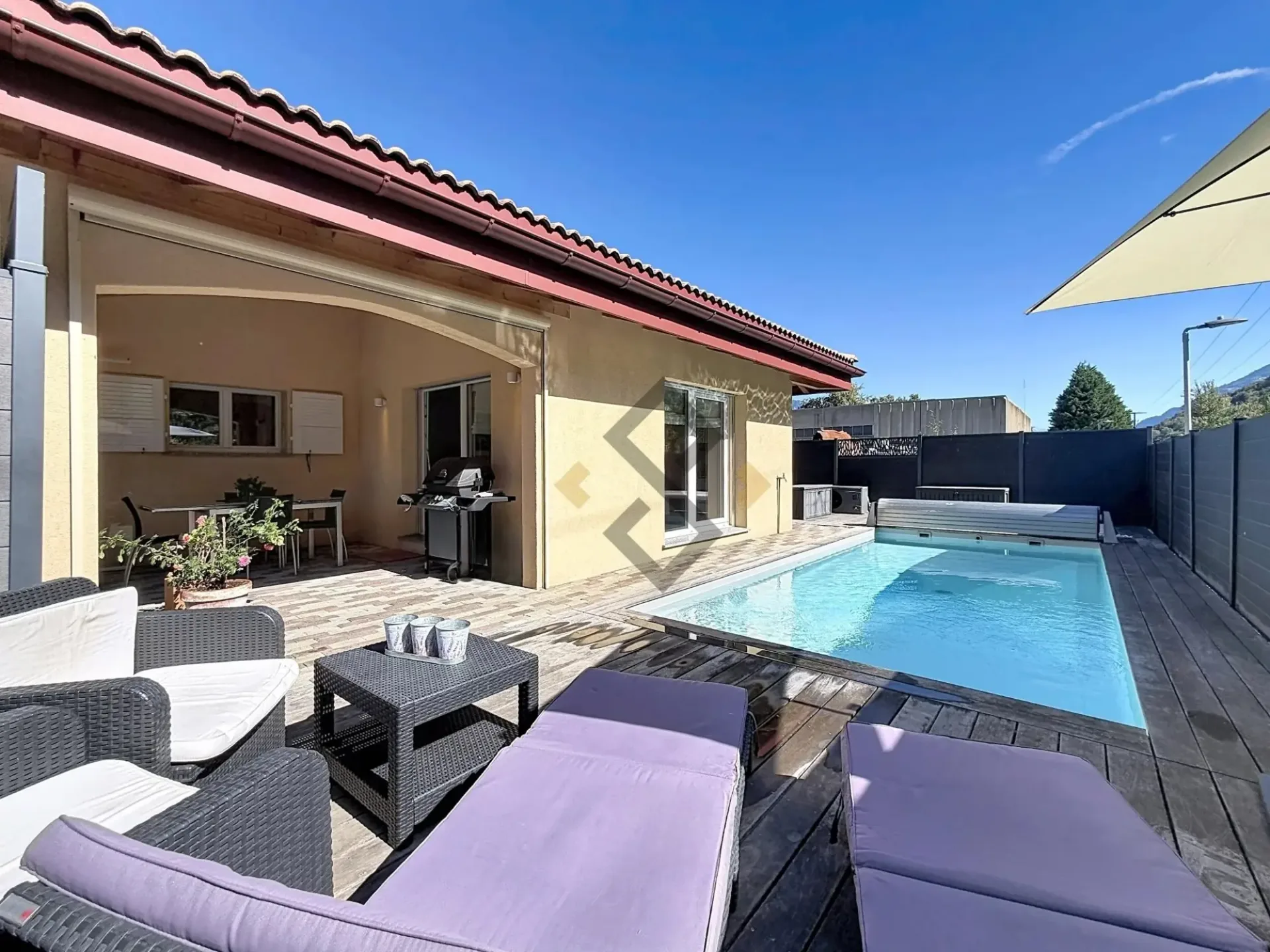 House 4.5 rooms with pool in Saxon
