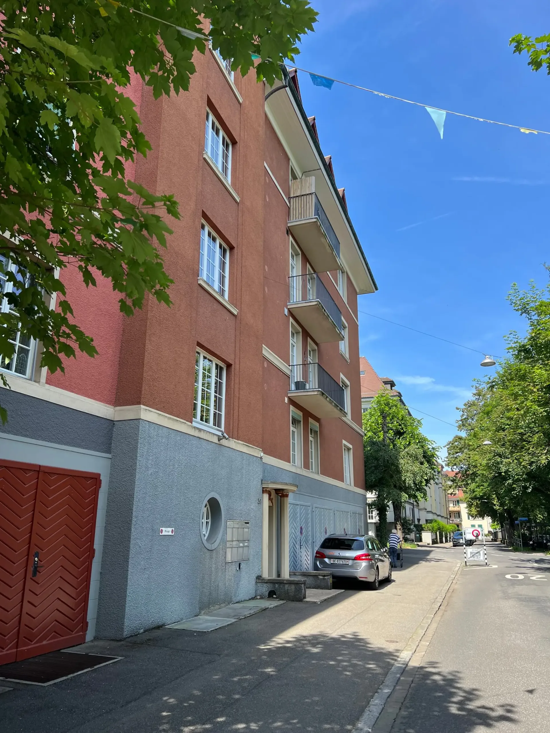 Luxurious 5-room apartment in a green environment in Bern