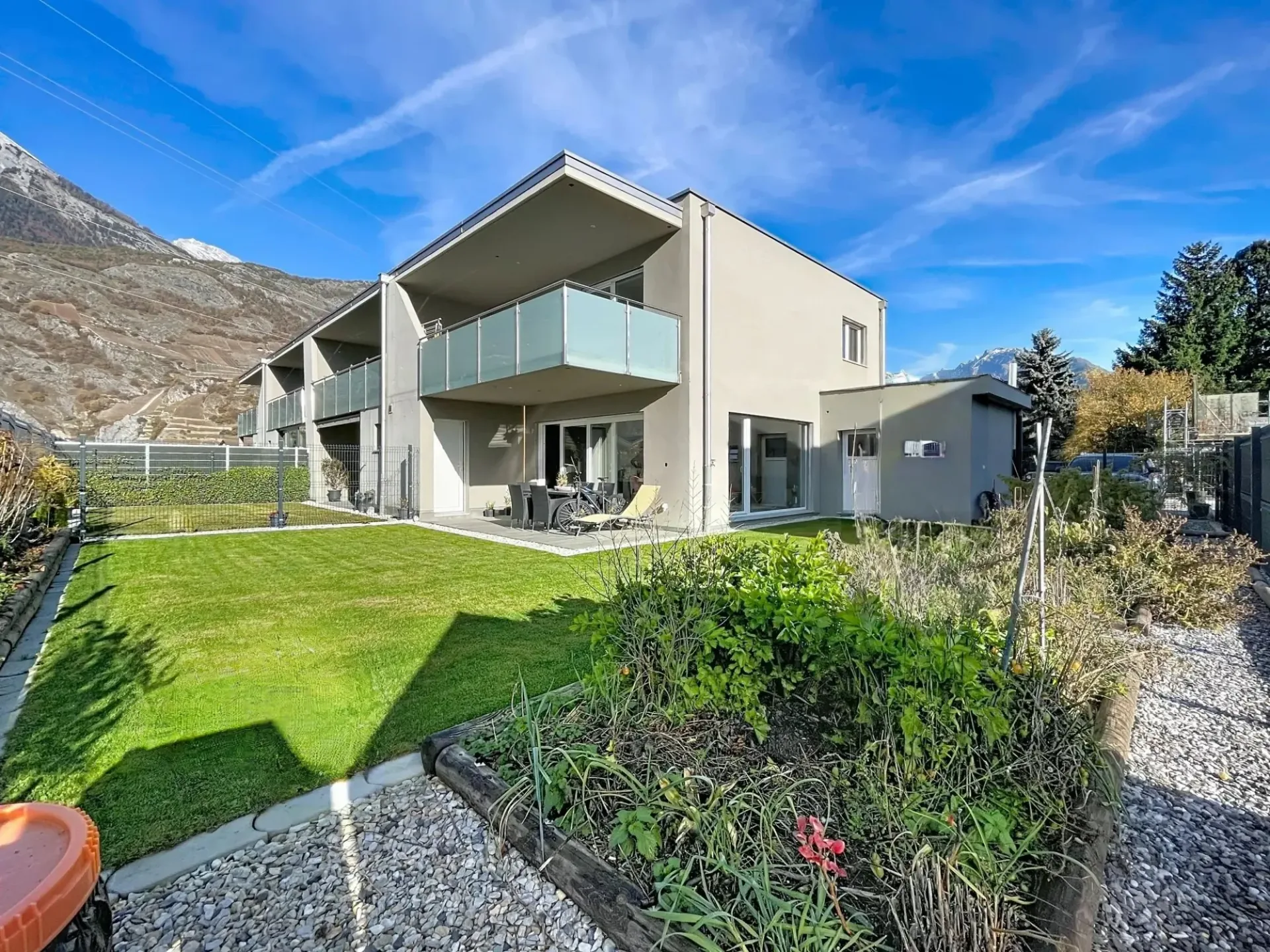 Vétroz - Villa moderne 4½ avec grand jardin