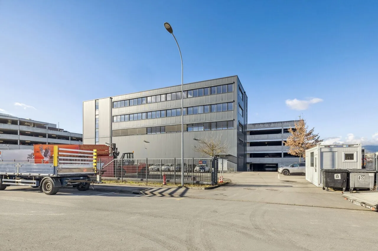 Bureaux de 460 m² à louer à Vernier