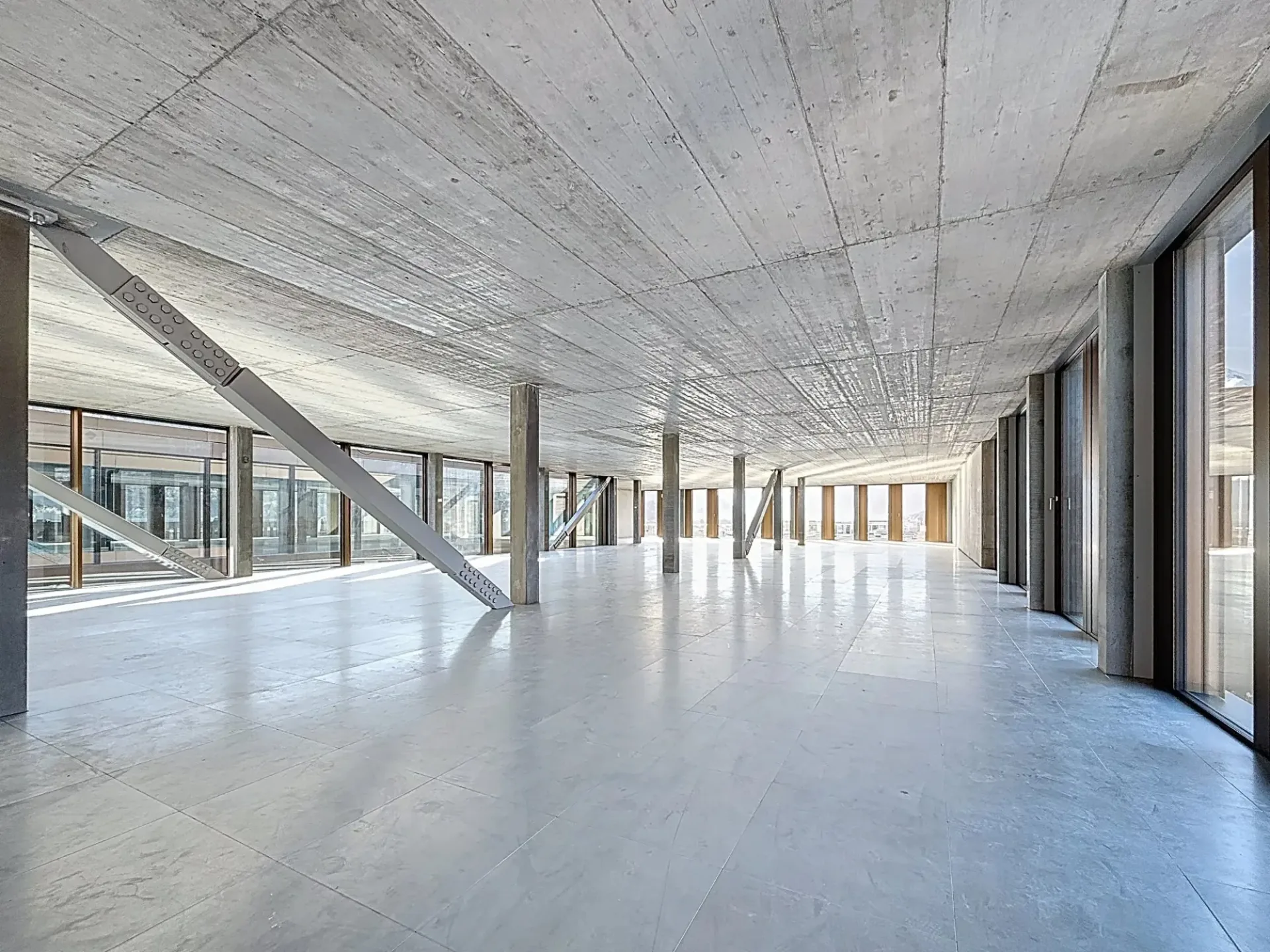 Au 7. Stock mit 1'127 m² Fläche - 360-Grad-Panoramablick